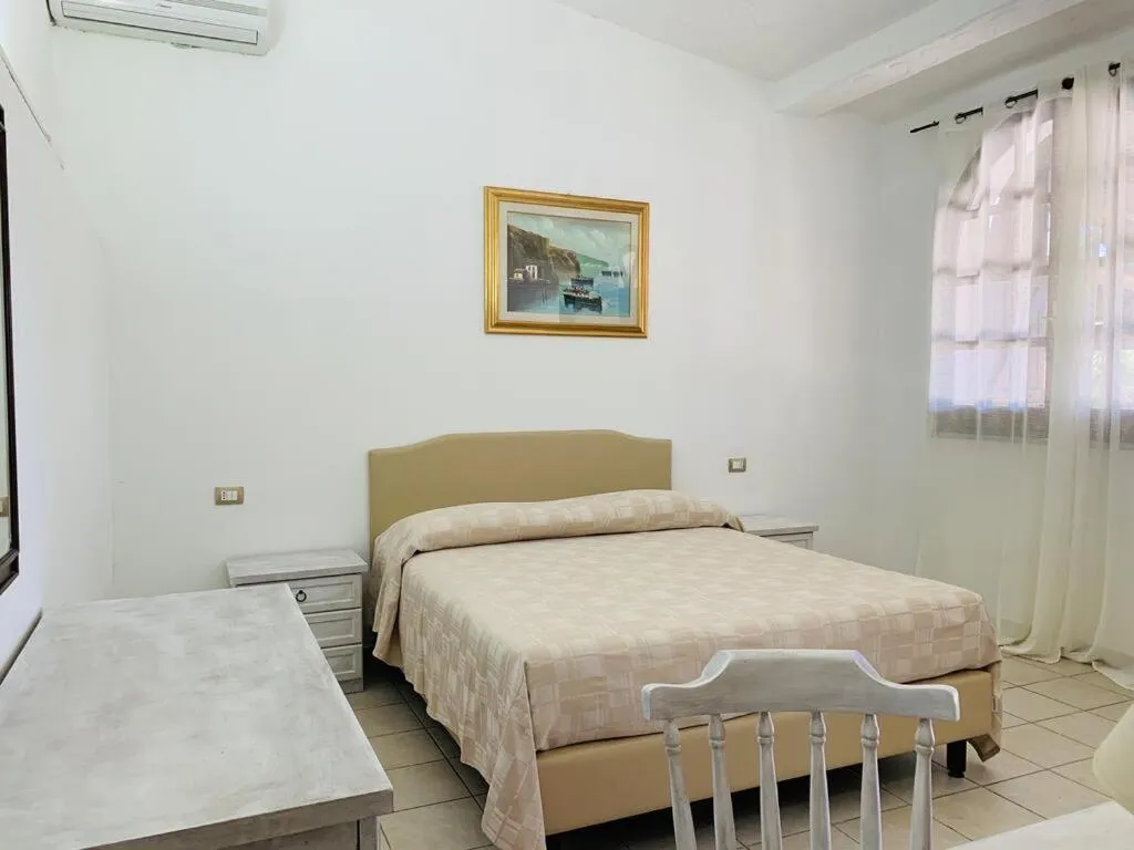 Bed in Albergo Hotel Villaggio Ristorante Tanit