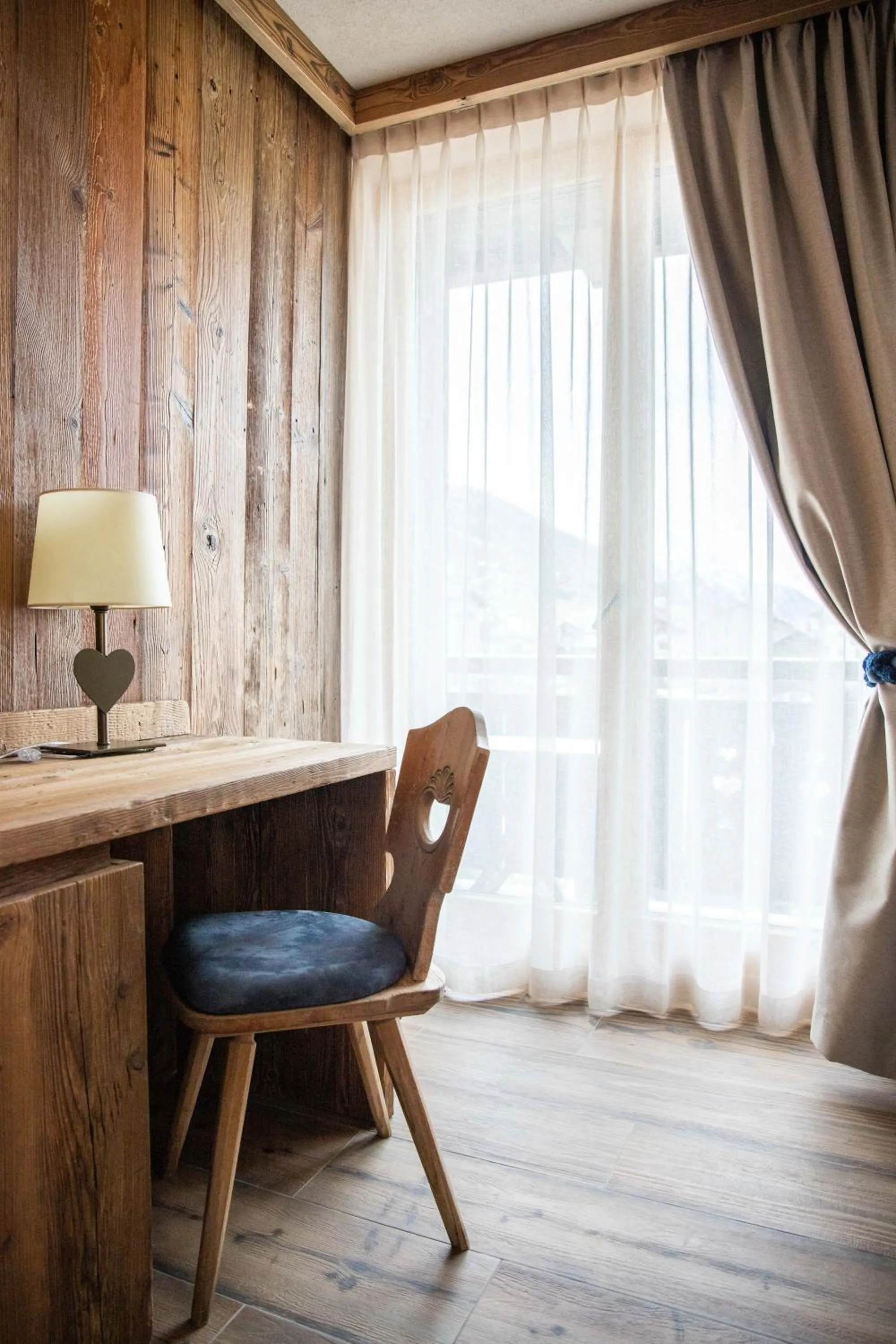 Bedroom in Hotel La Montanina