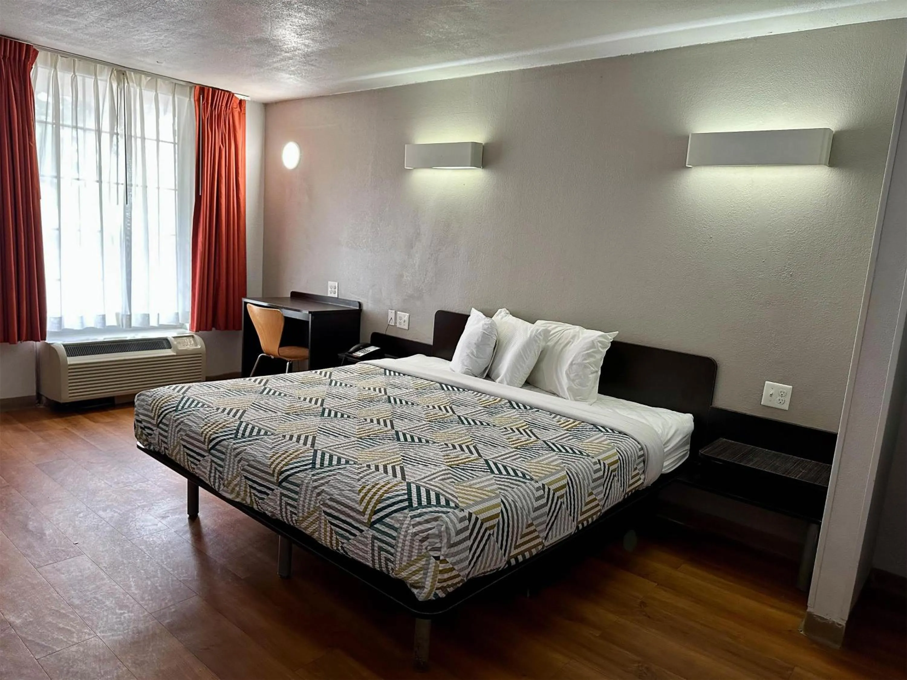 Bedroom, Bed in Motel 6-West Monroe, LA