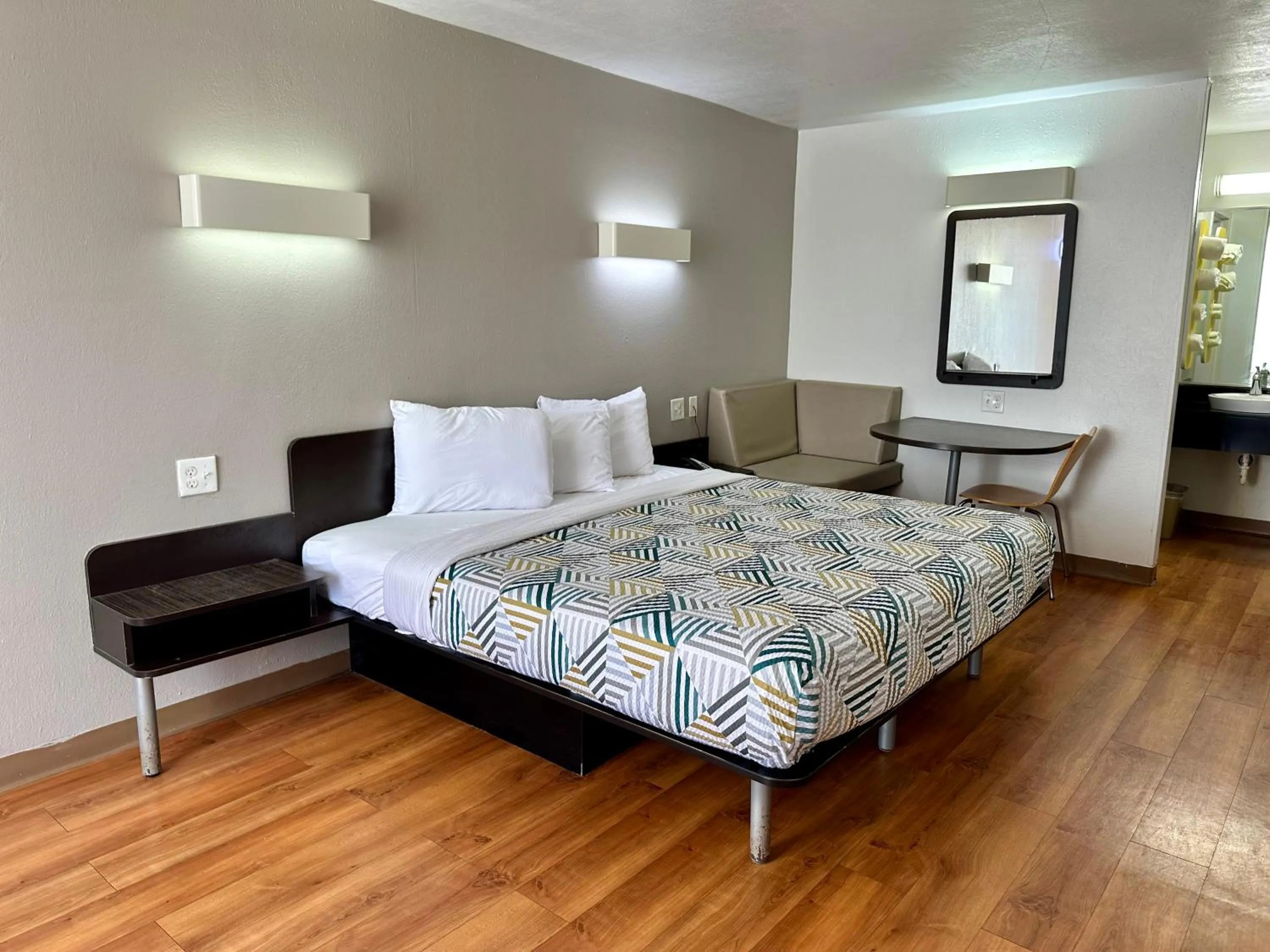 Bed in Motel 6-West Monroe, LA