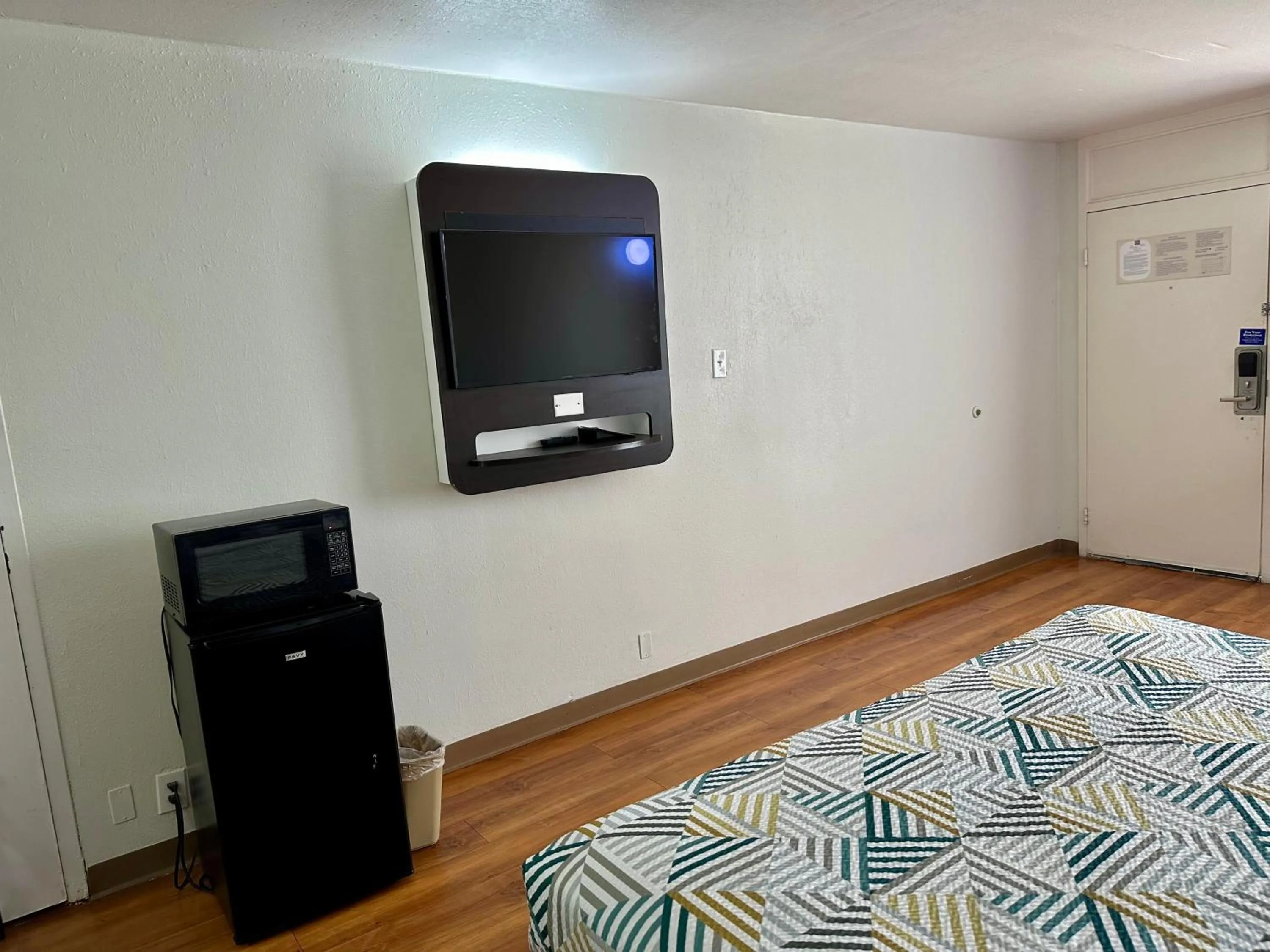 TV and multimedia, Bed in Motel 6-West Monroe, LA