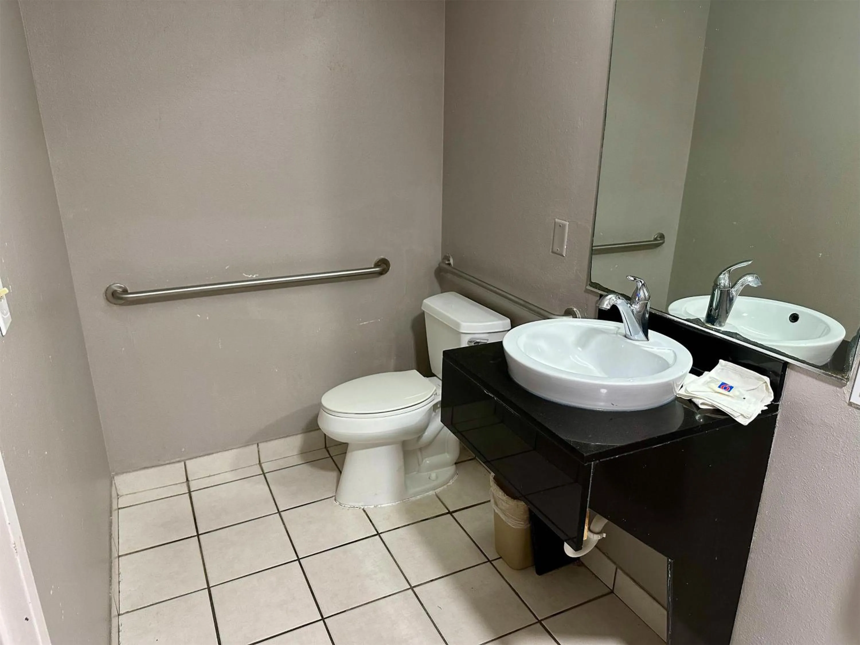 Bathroom in Motel 6-West Monroe, LA