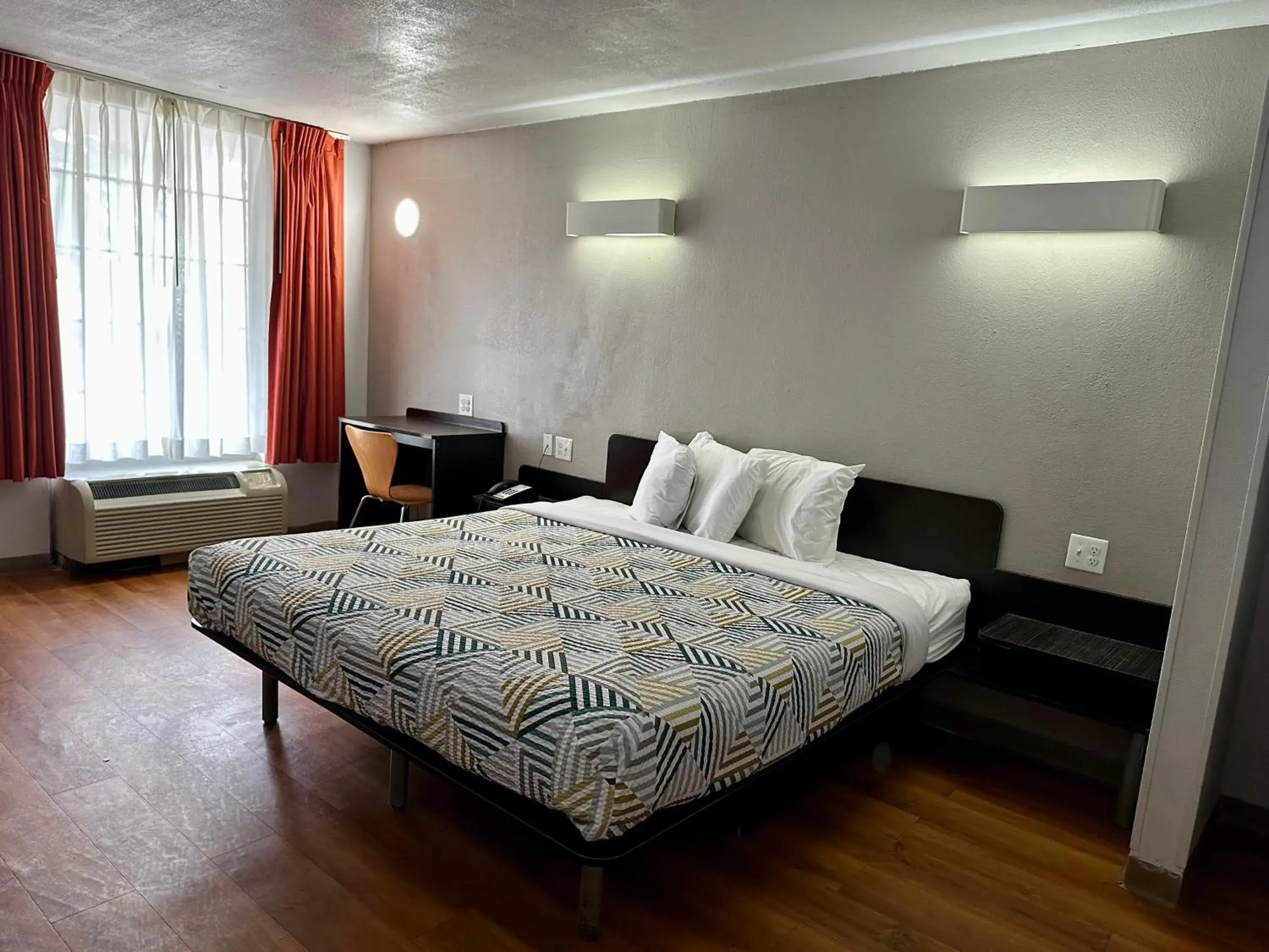 King Room - Disability Access - Non-Smoking in Motel 6-West Monroe, LA King Room - Disability Access - Non-Smoking in Motel 6-West Monroe, LA