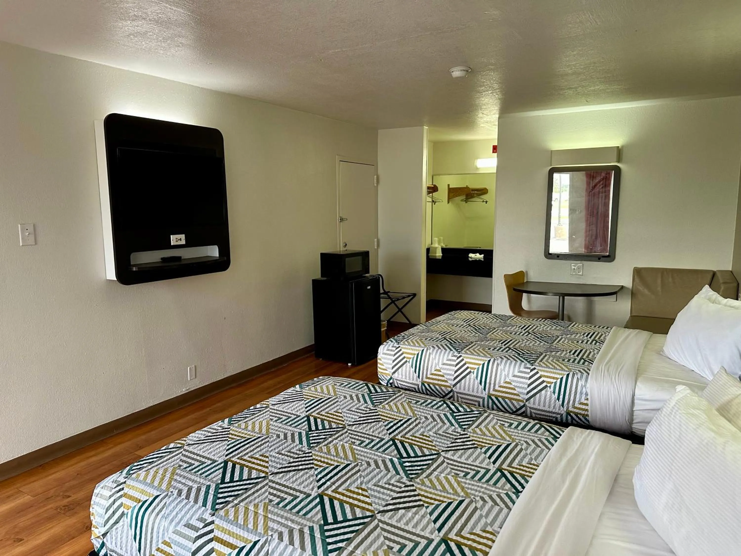 Bed in Motel 6-West Monroe, LA