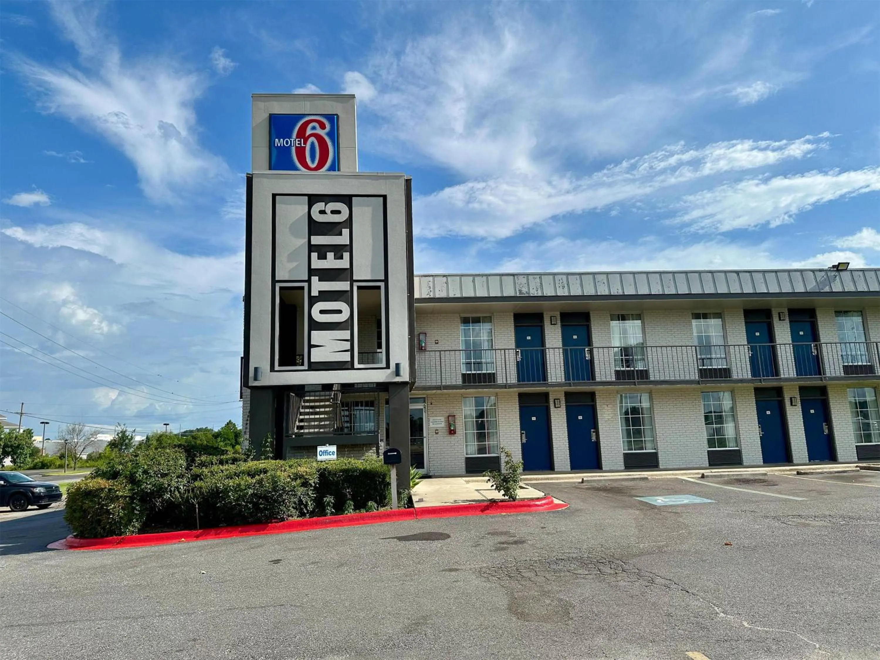 Property building in Motel 6-West Monroe, LA