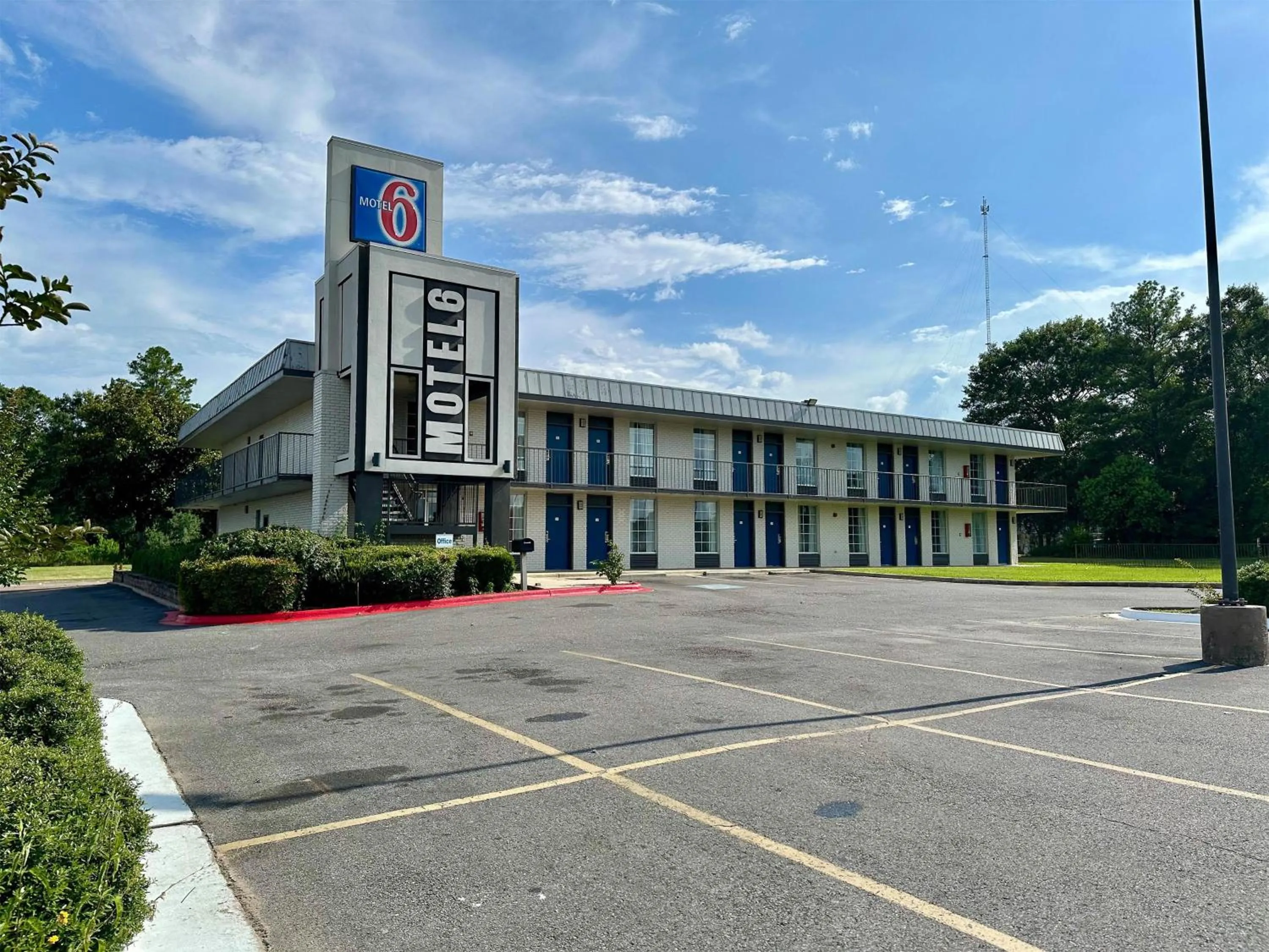 Property building in Motel 6-West Monroe, LA