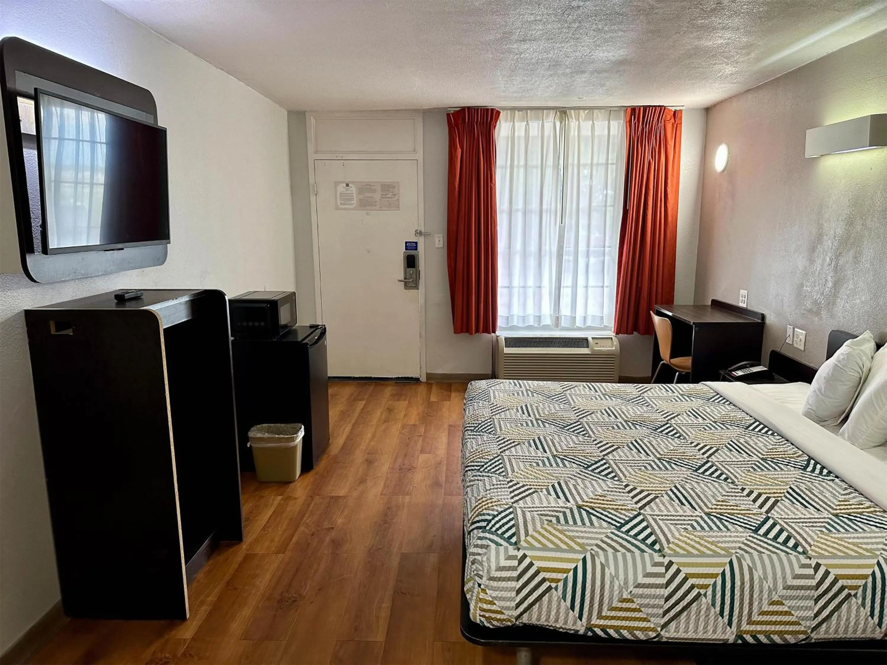 Bedroom, Bed in Motel 6-West Monroe, LA