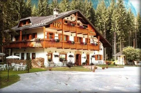 Summer in Hotel Garnì Il Cirmolo