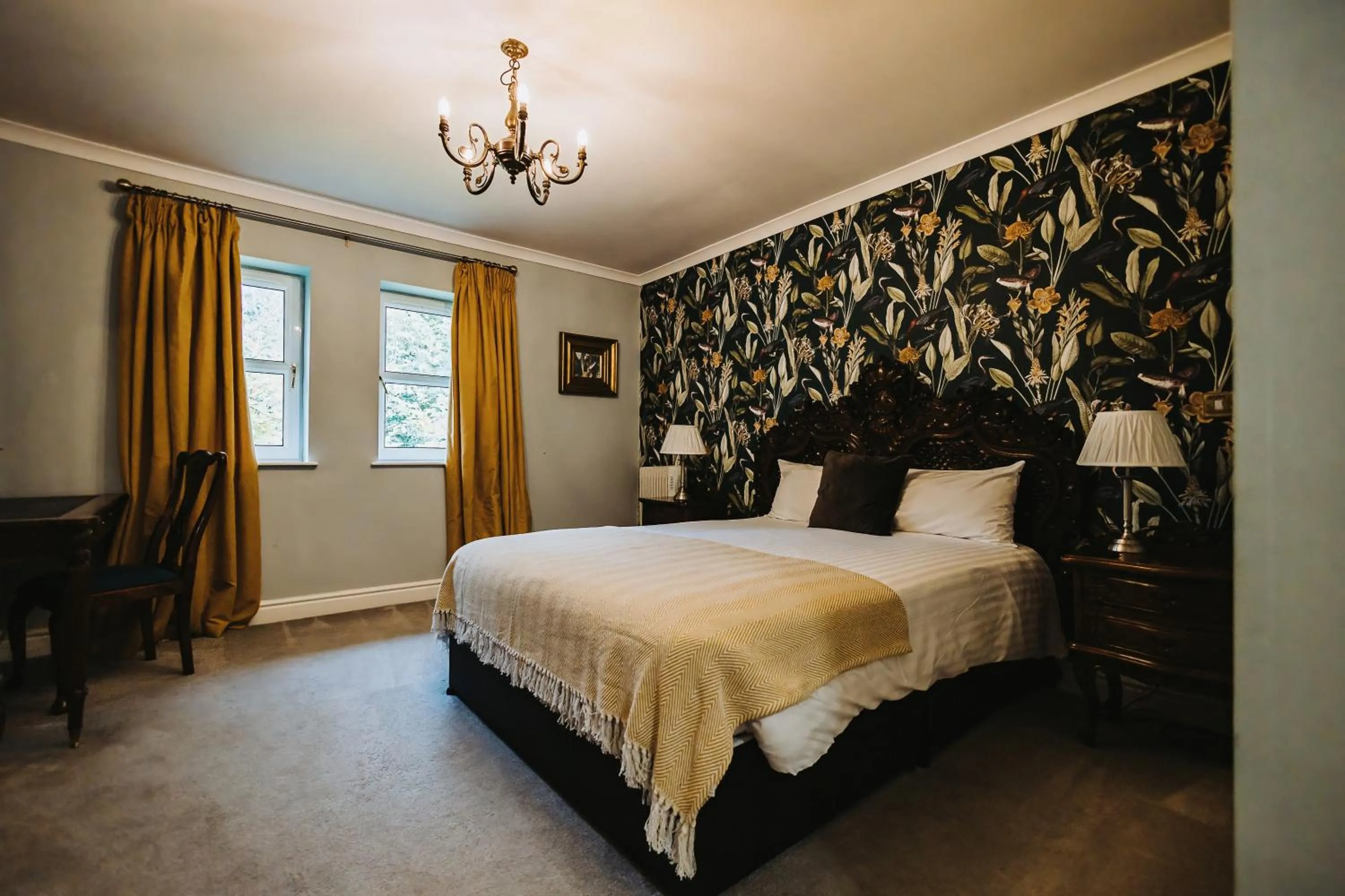 Bedroom, Bed in Brook Hall Hotel