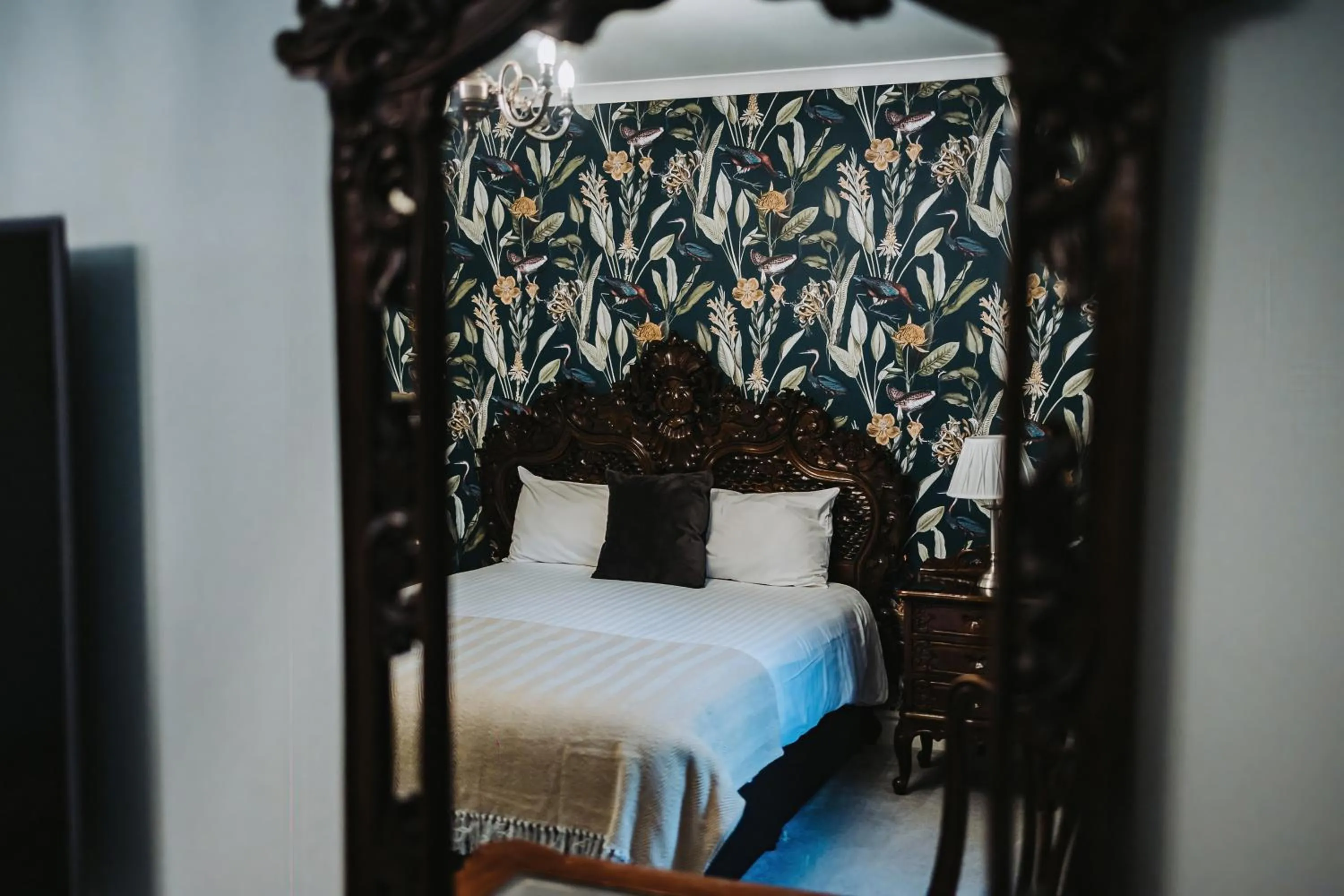 Bedroom, Bed in Brook Hall Hotel