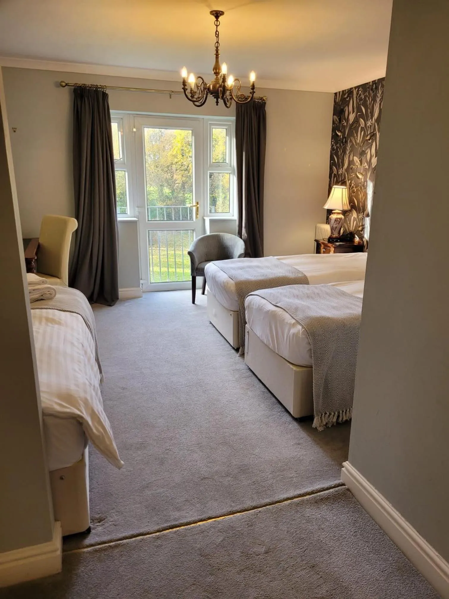 Bedroom, Bed in Brook Hall Hotel