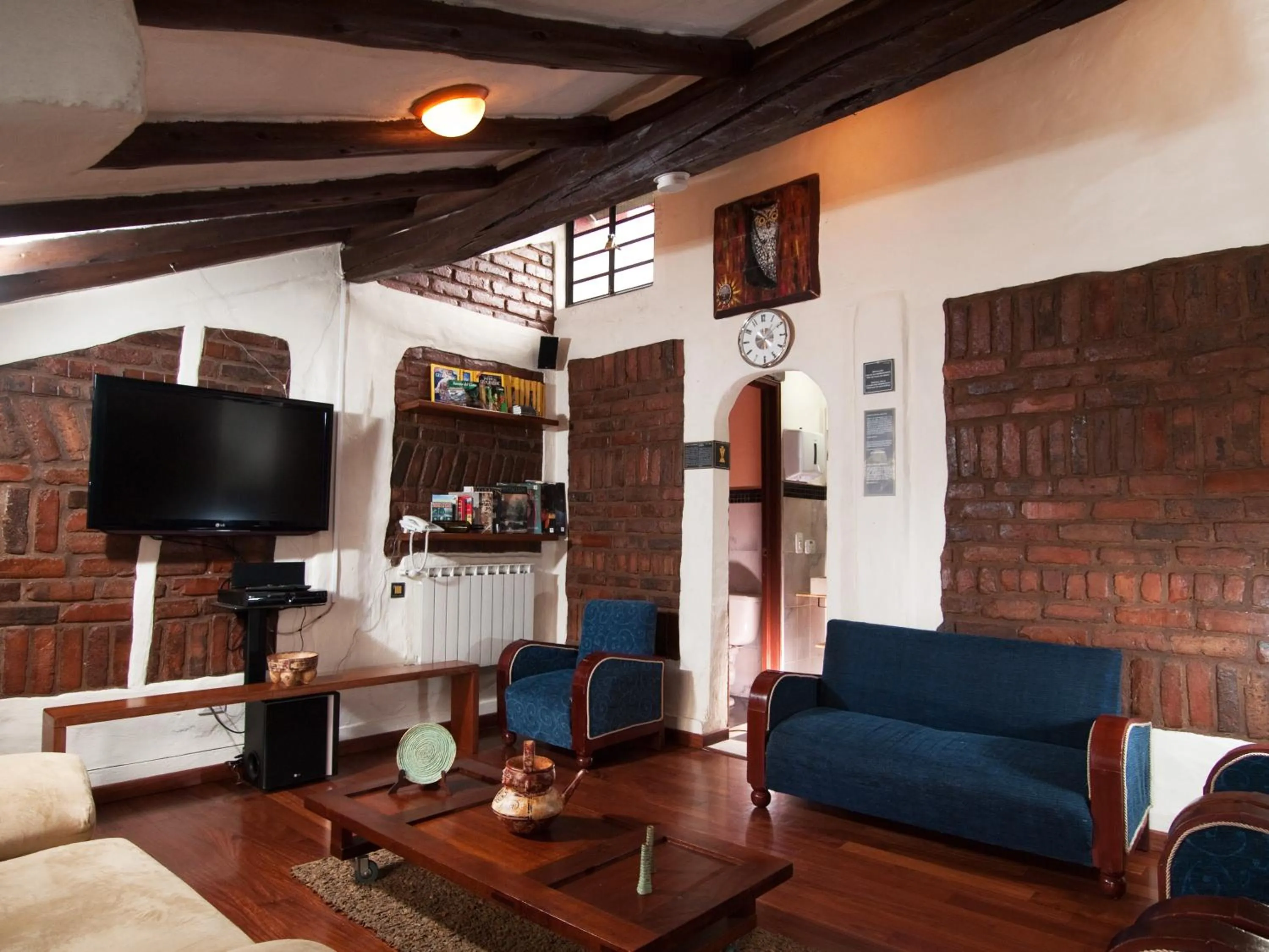 Communal lounge/ TV room in Hotel Muisca