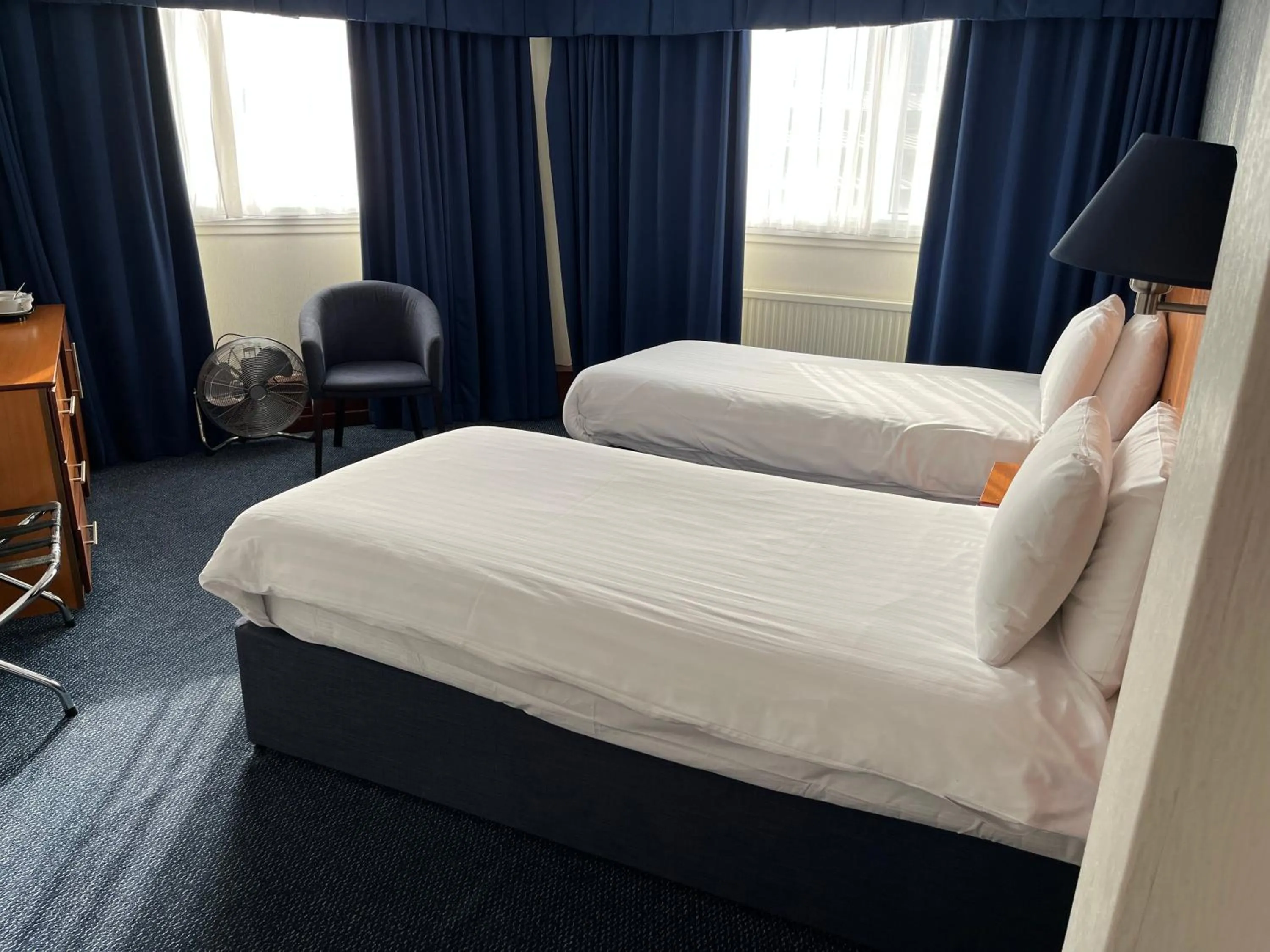 Bedroom, Bed in The Liner at Liverpool