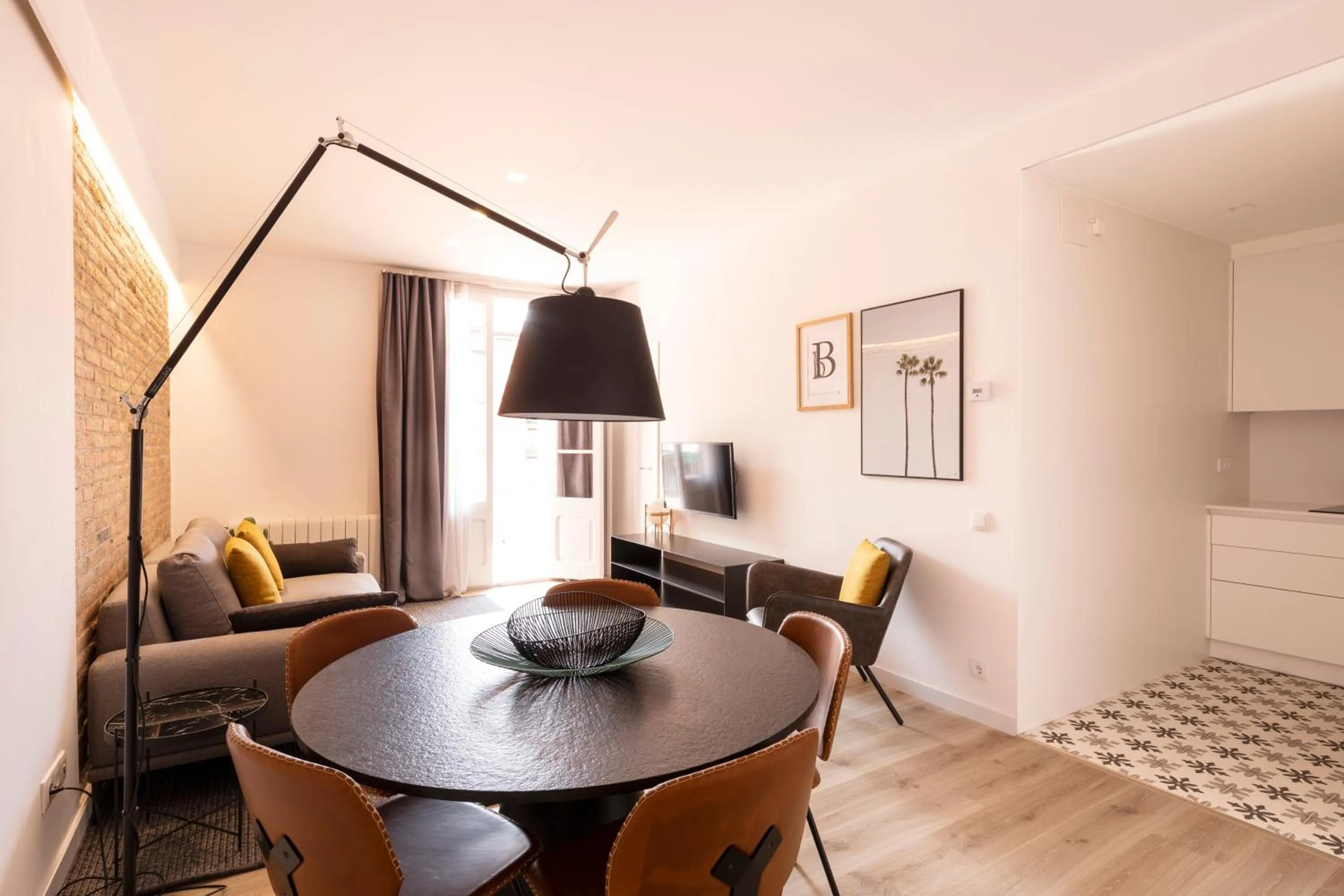 TV and multimedia in Aspasios Sagrada Familia Apartments