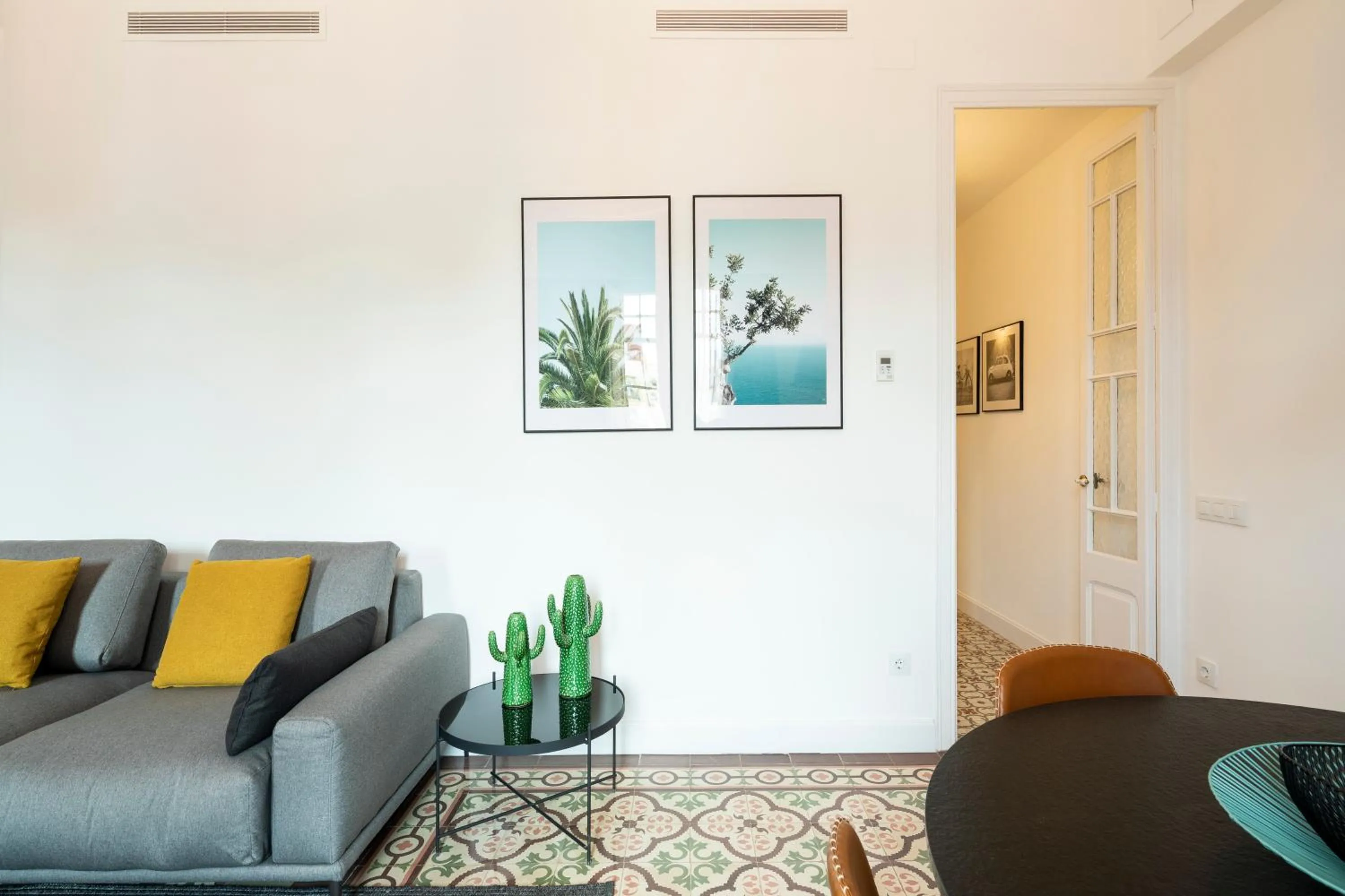 TV and multimedia in Aspasios Sagrada Familia Apartments