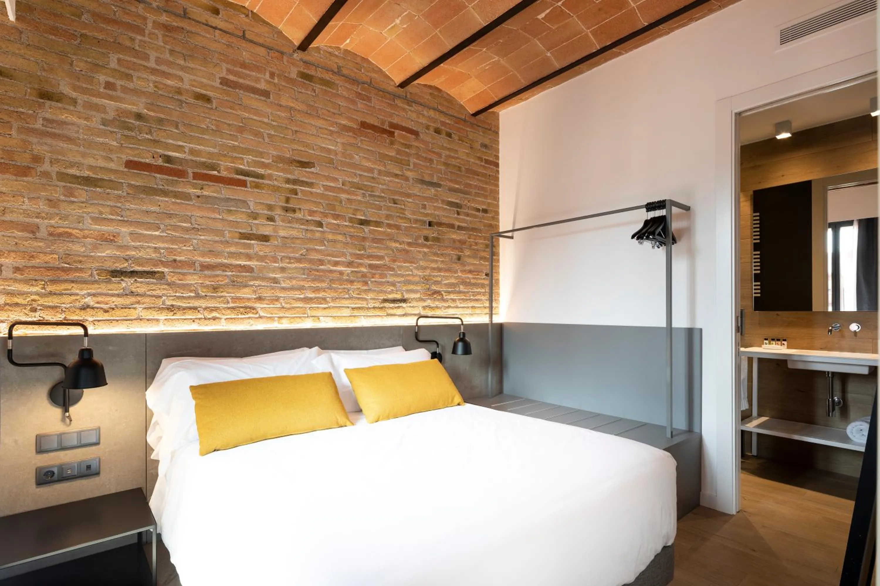 Bed in Aspasios Sagrada Familia Apartments