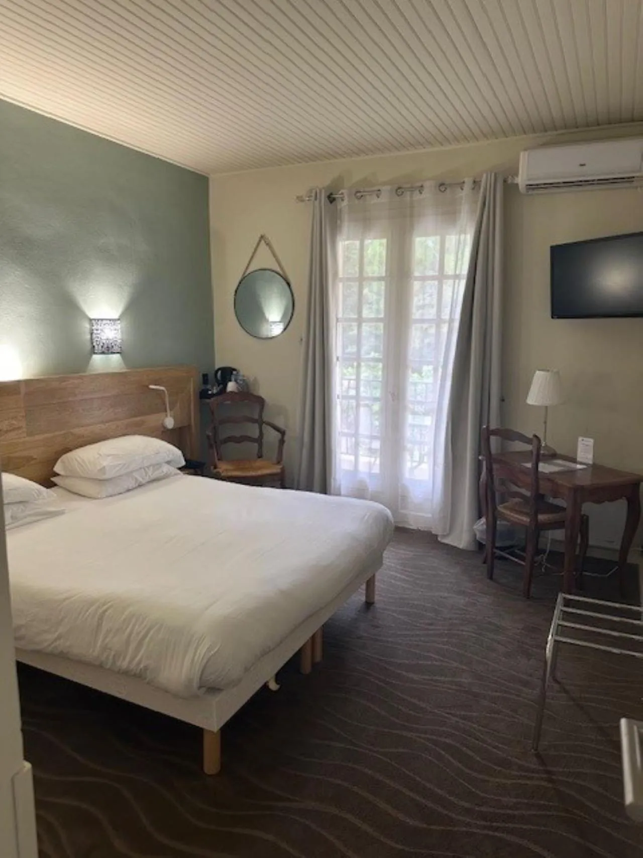 Bed in Best Western Le Val Majour