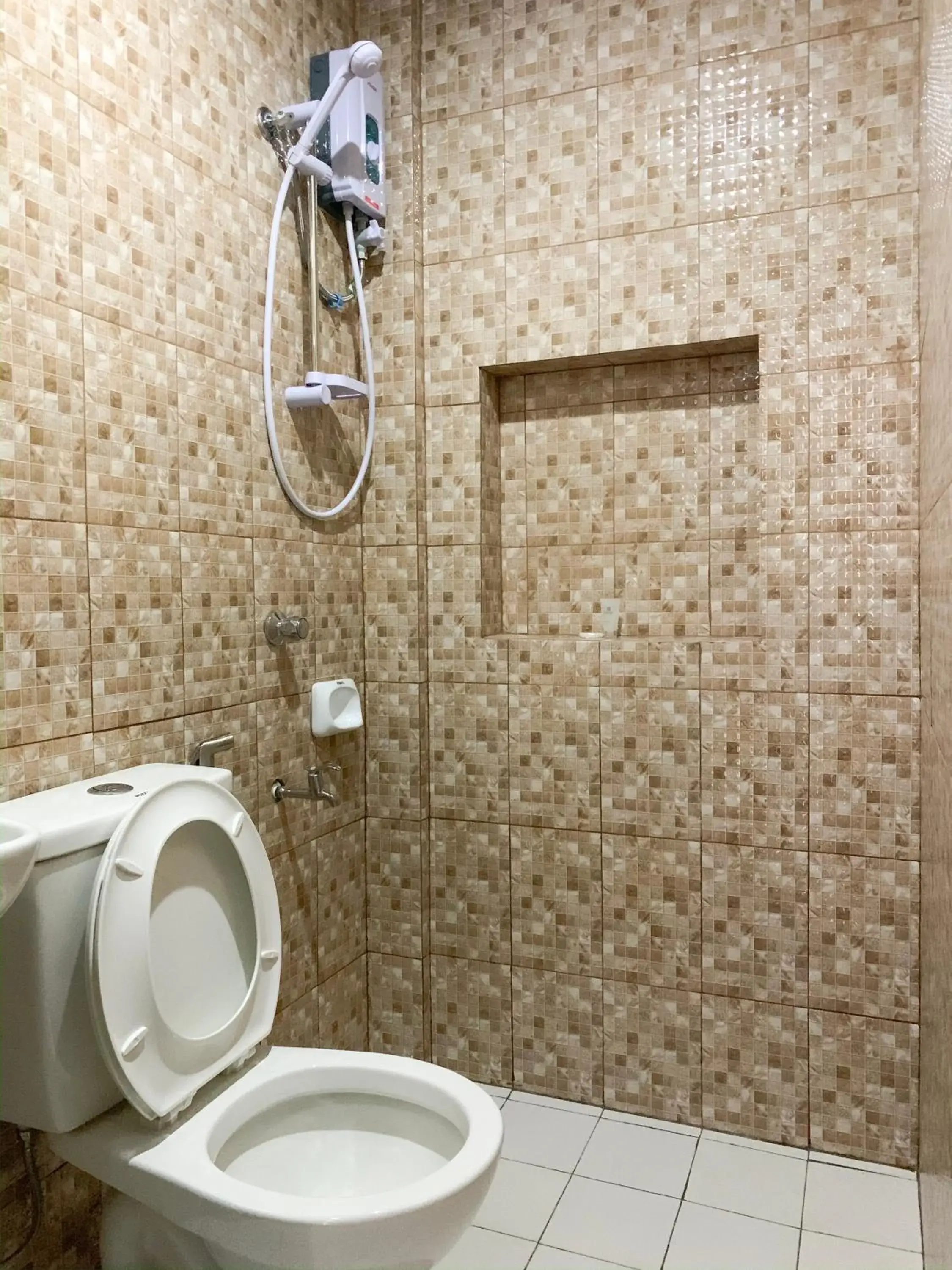 Double Room with Private Bathroom in ParmView Inn Double Room with Private Bathroom in ParmView Inn