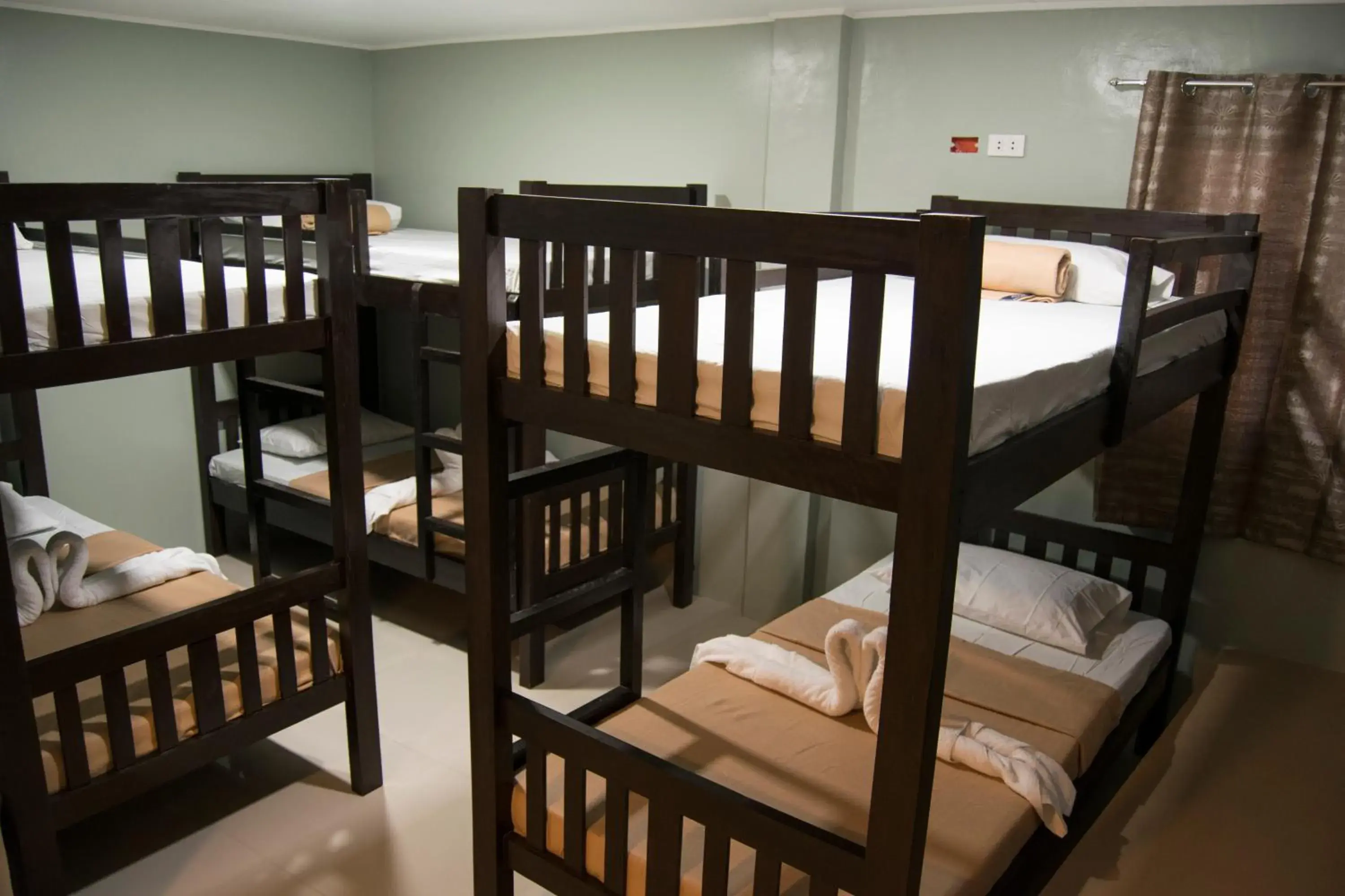 Family Room with Private Bathroom in ParmView Inn Family Room with Private Bathroom in ParmView Inn