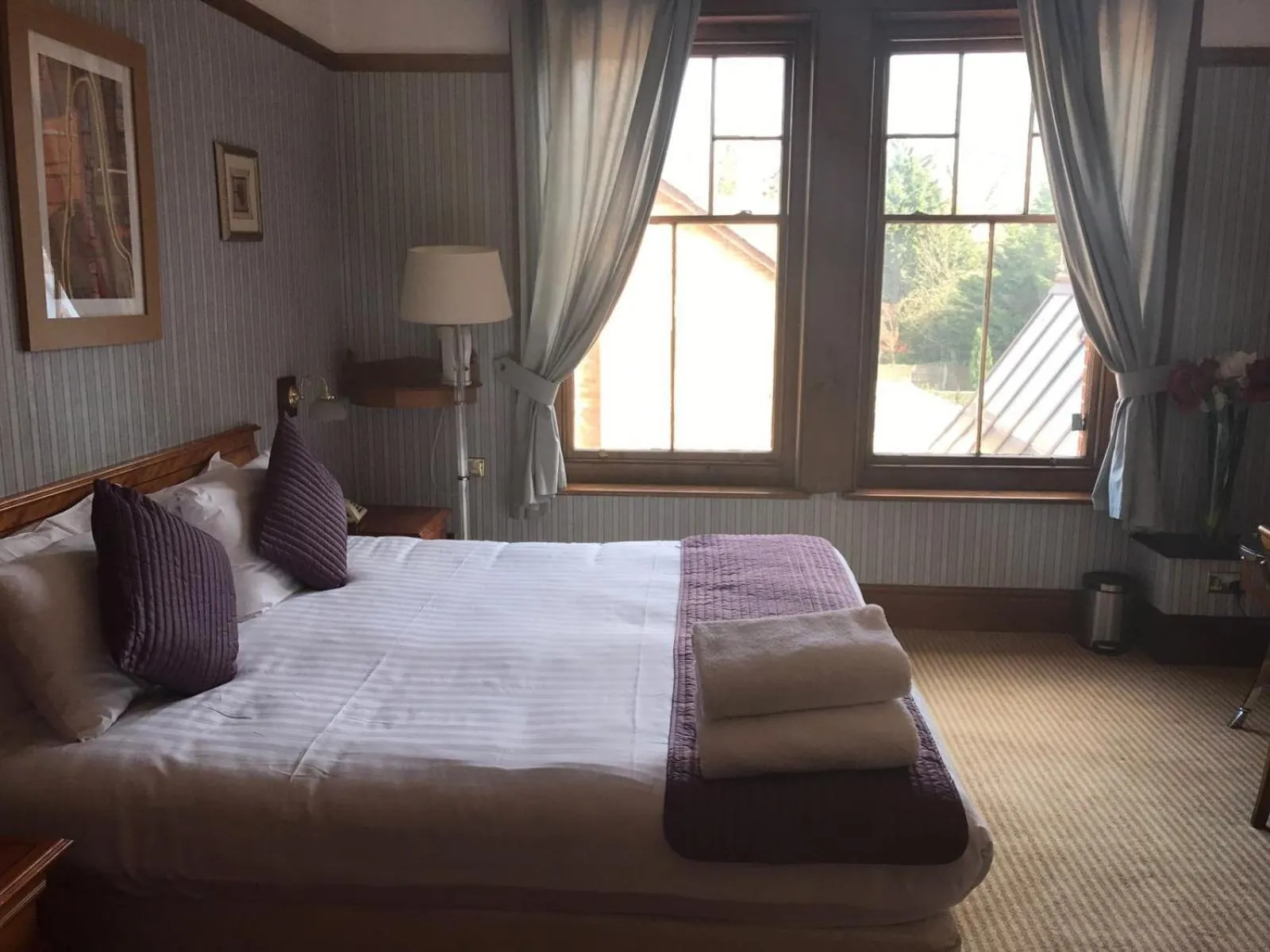 Bedroom, Bed in Harefield Manor Hotel