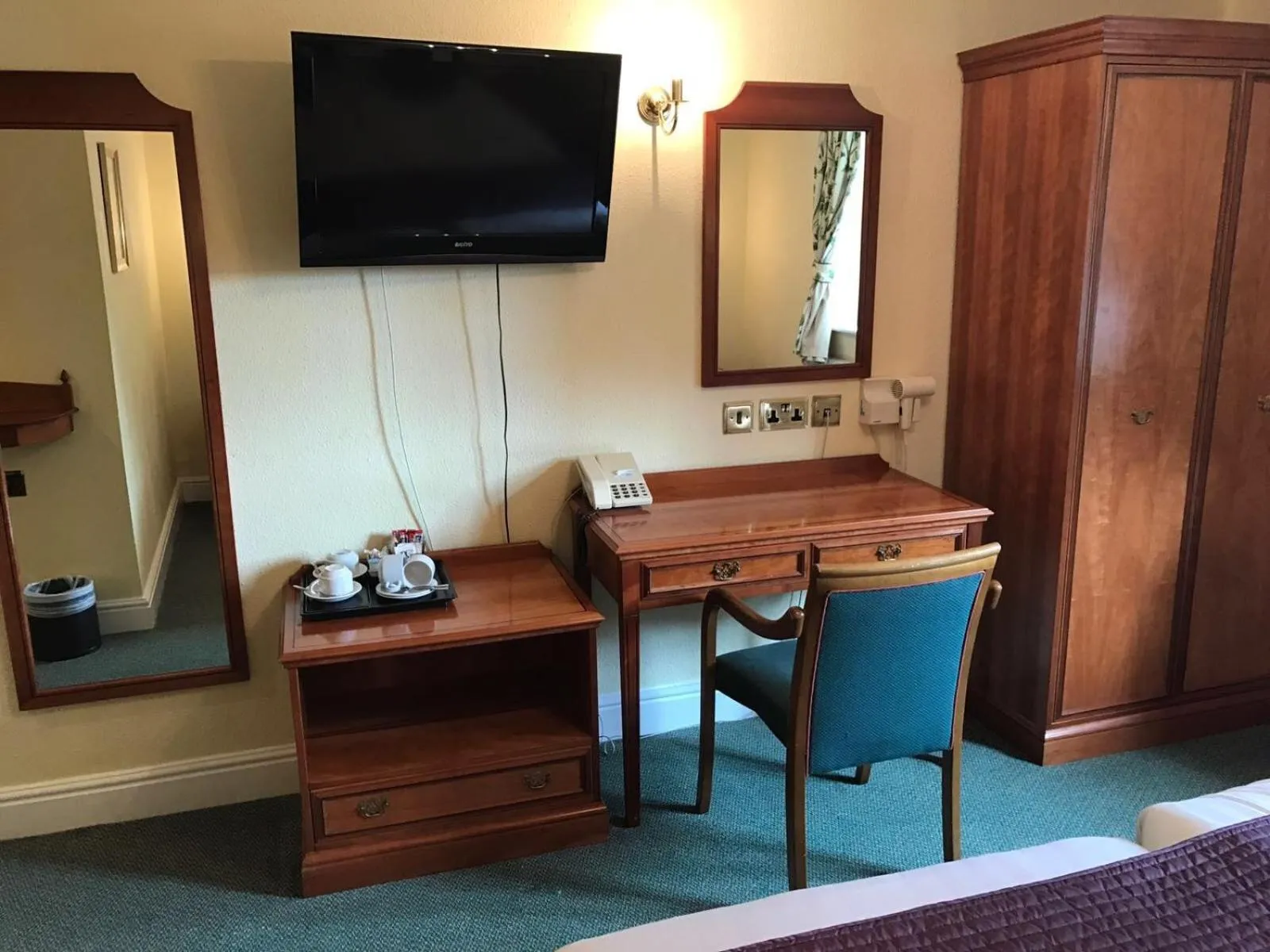 Bedroom in Harefield Manor Hotel