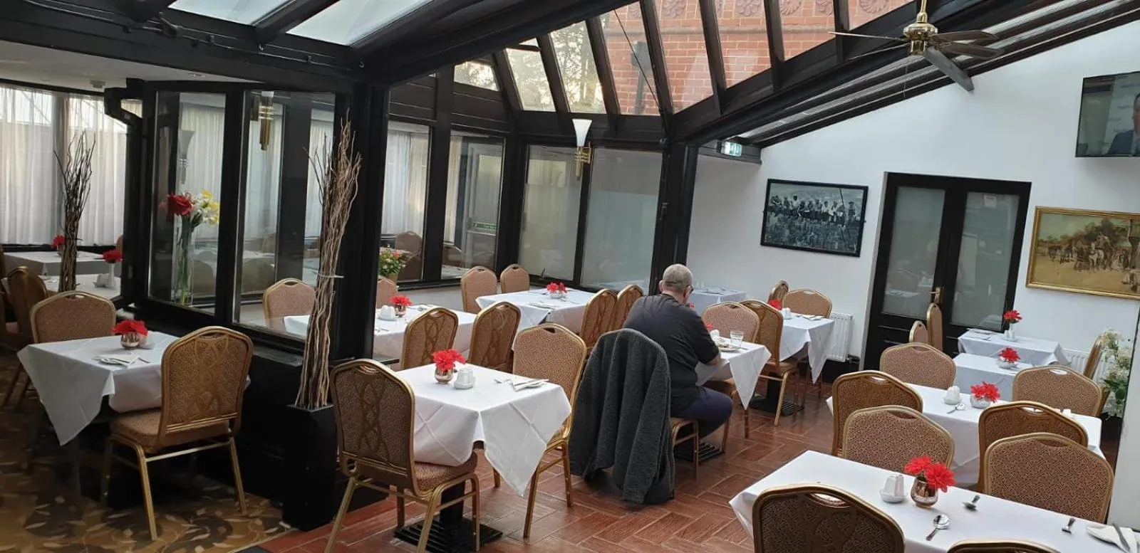 Restaurant/places to eat in Harefield Manor Hotel