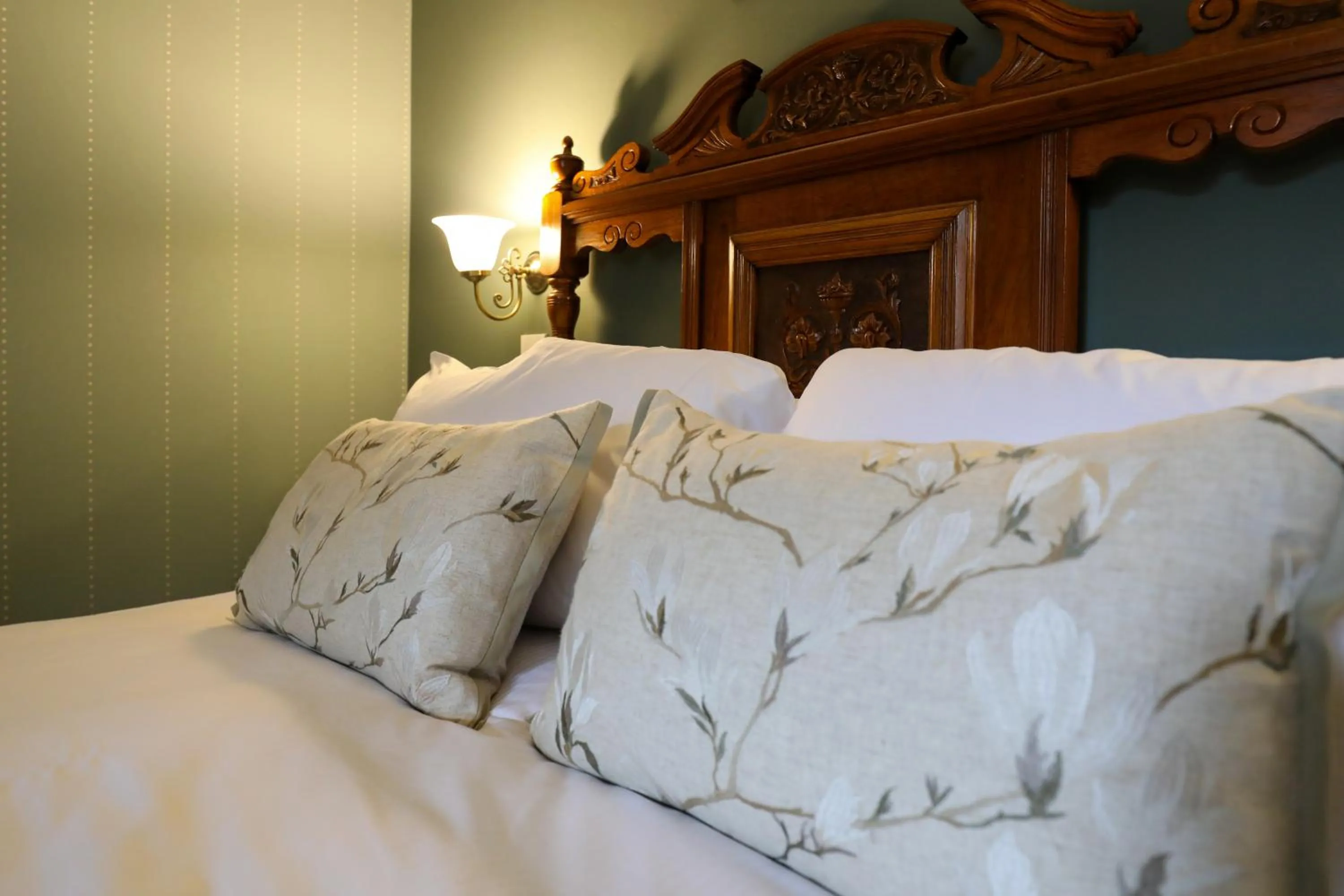 Bed in The Black Swan