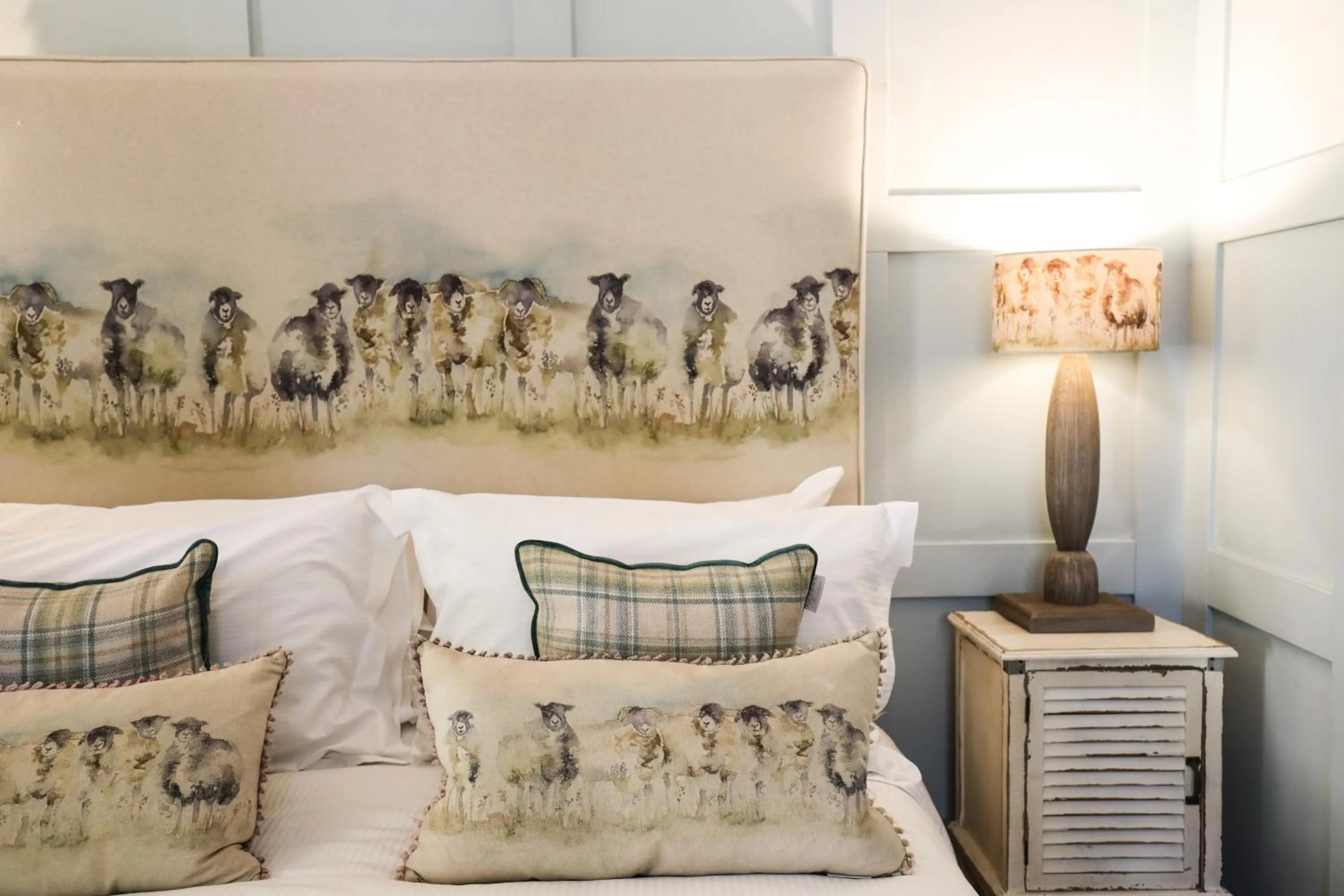 Bedroom, Bed in The Black Swan