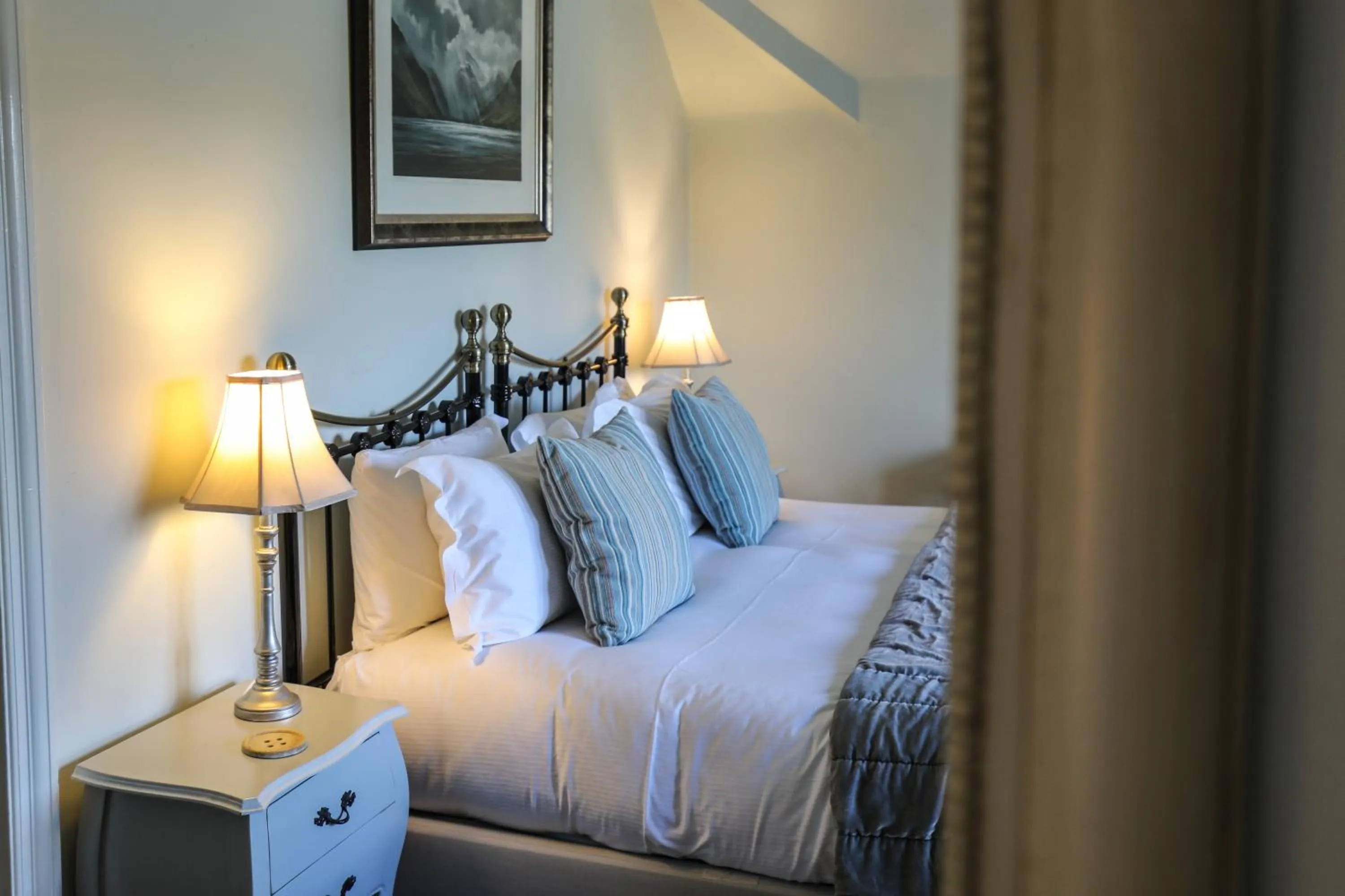 Bed in The Black Swan