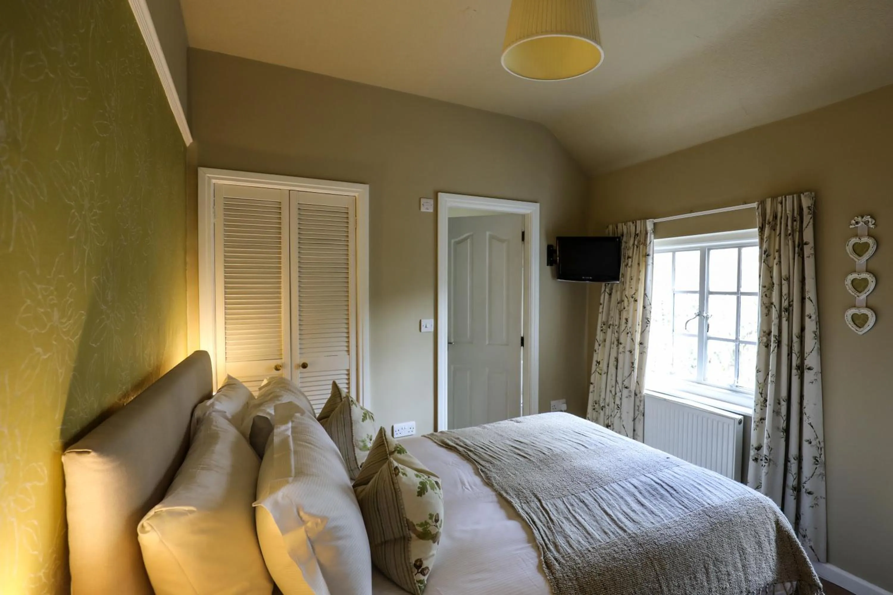 Bed in The Black Swan