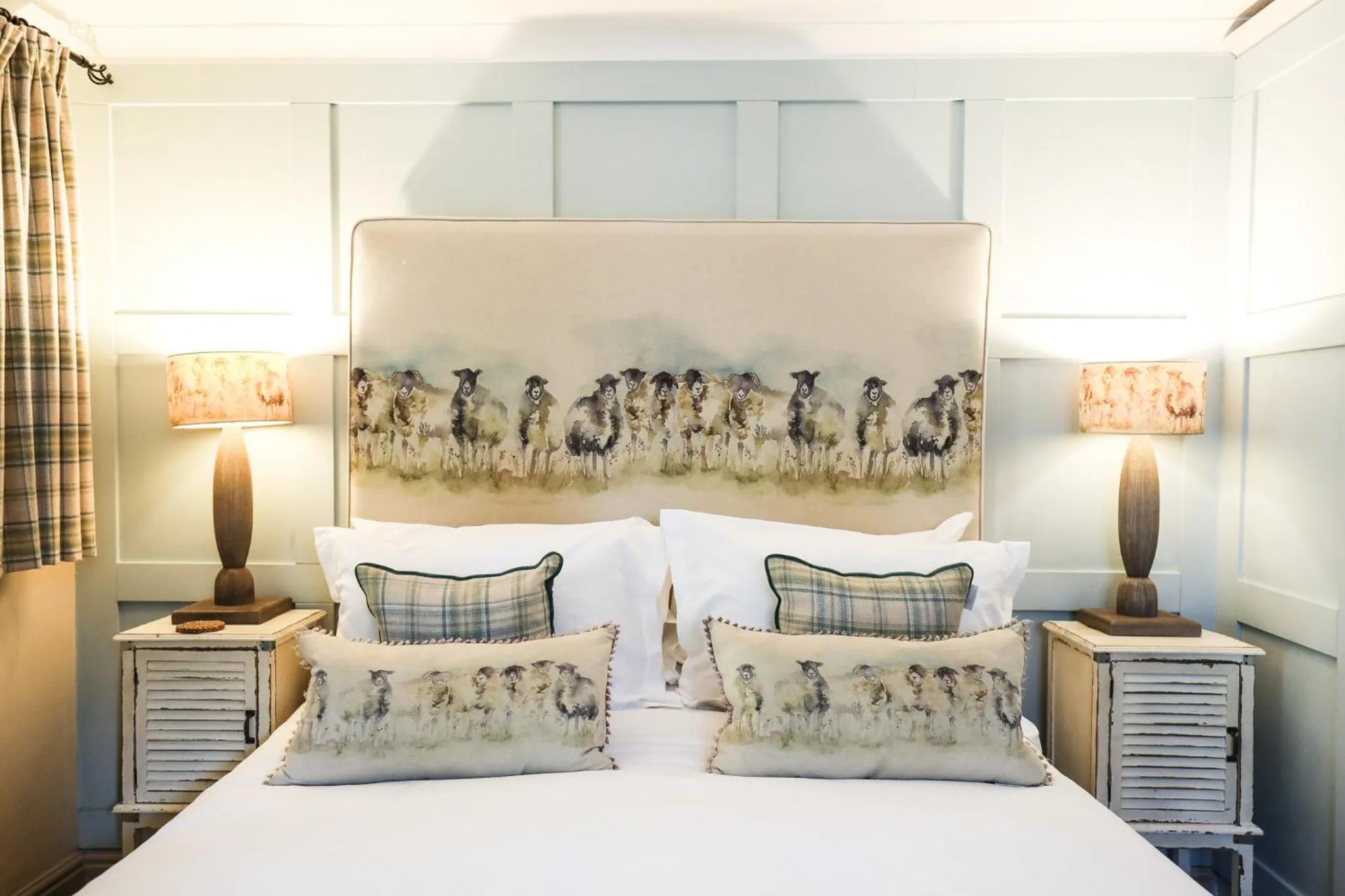 Bed in The Black Swan