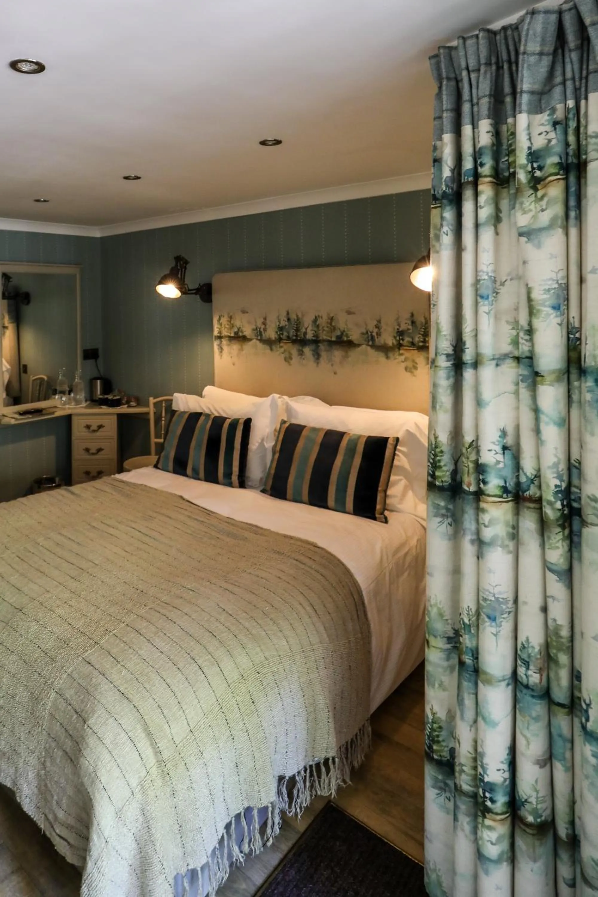 Bed in The Black Swan