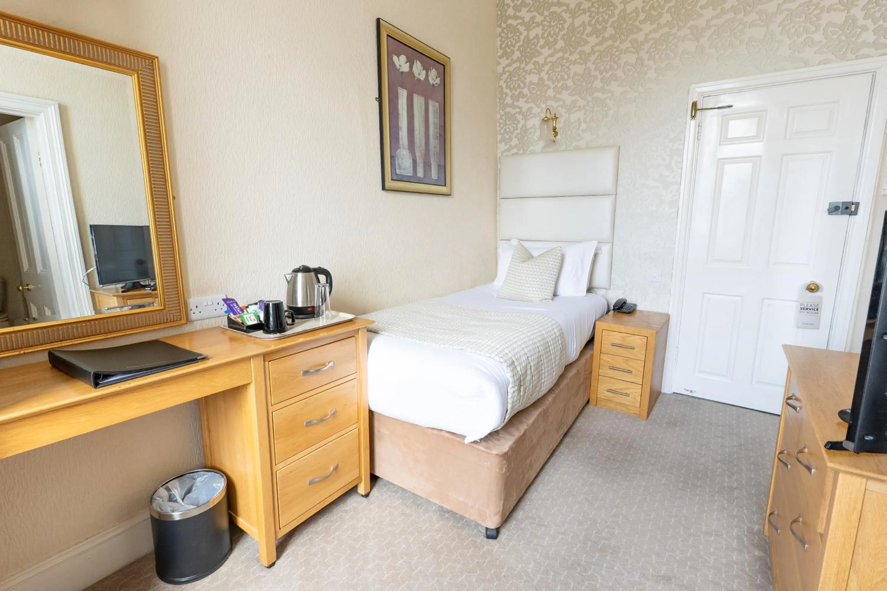 Bed in The Royal Hotel