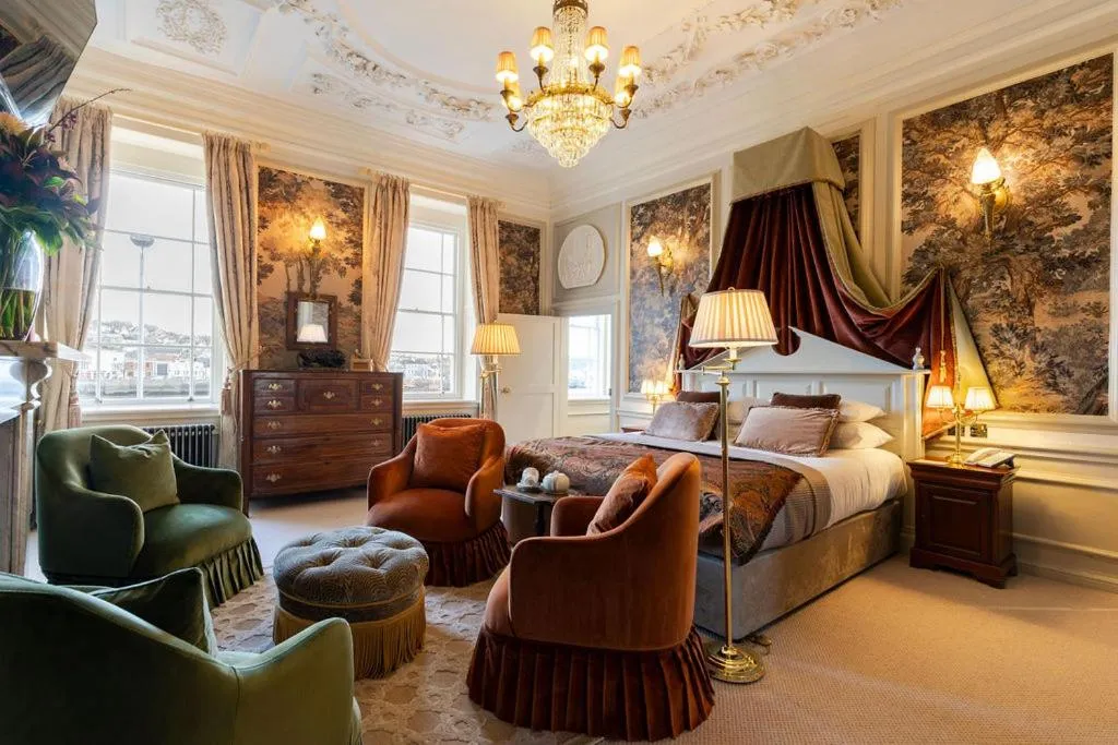 Bed in The Royal Hotel