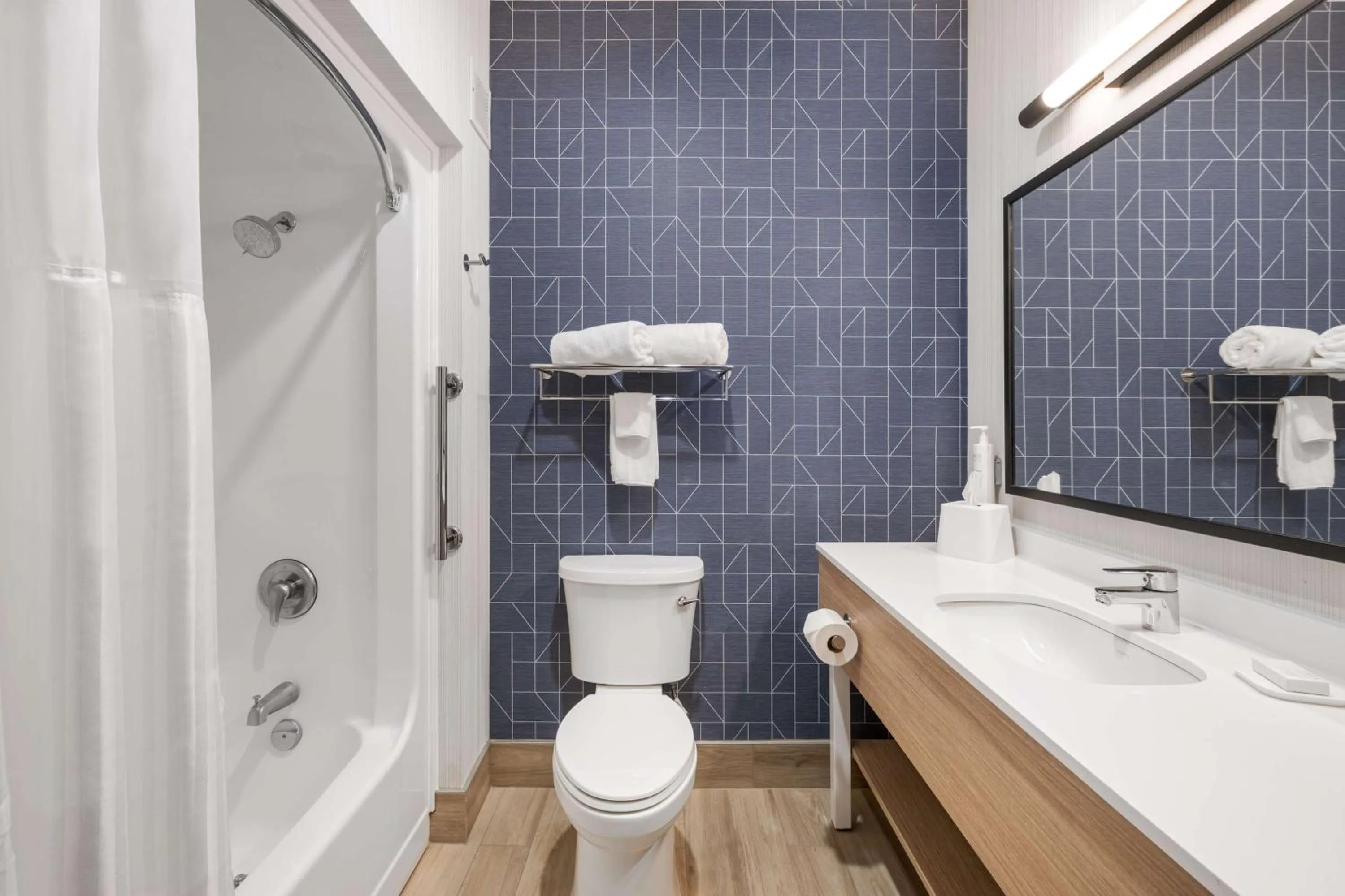 Bathroom in Spark by Hilton Dumas