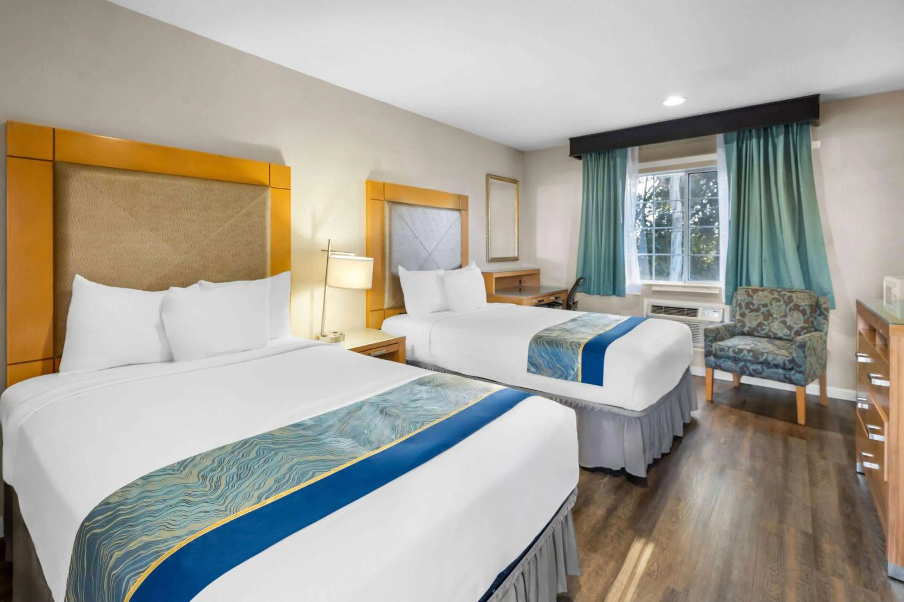 Bed in Howard Johnson by Wyndham Santa Cruz