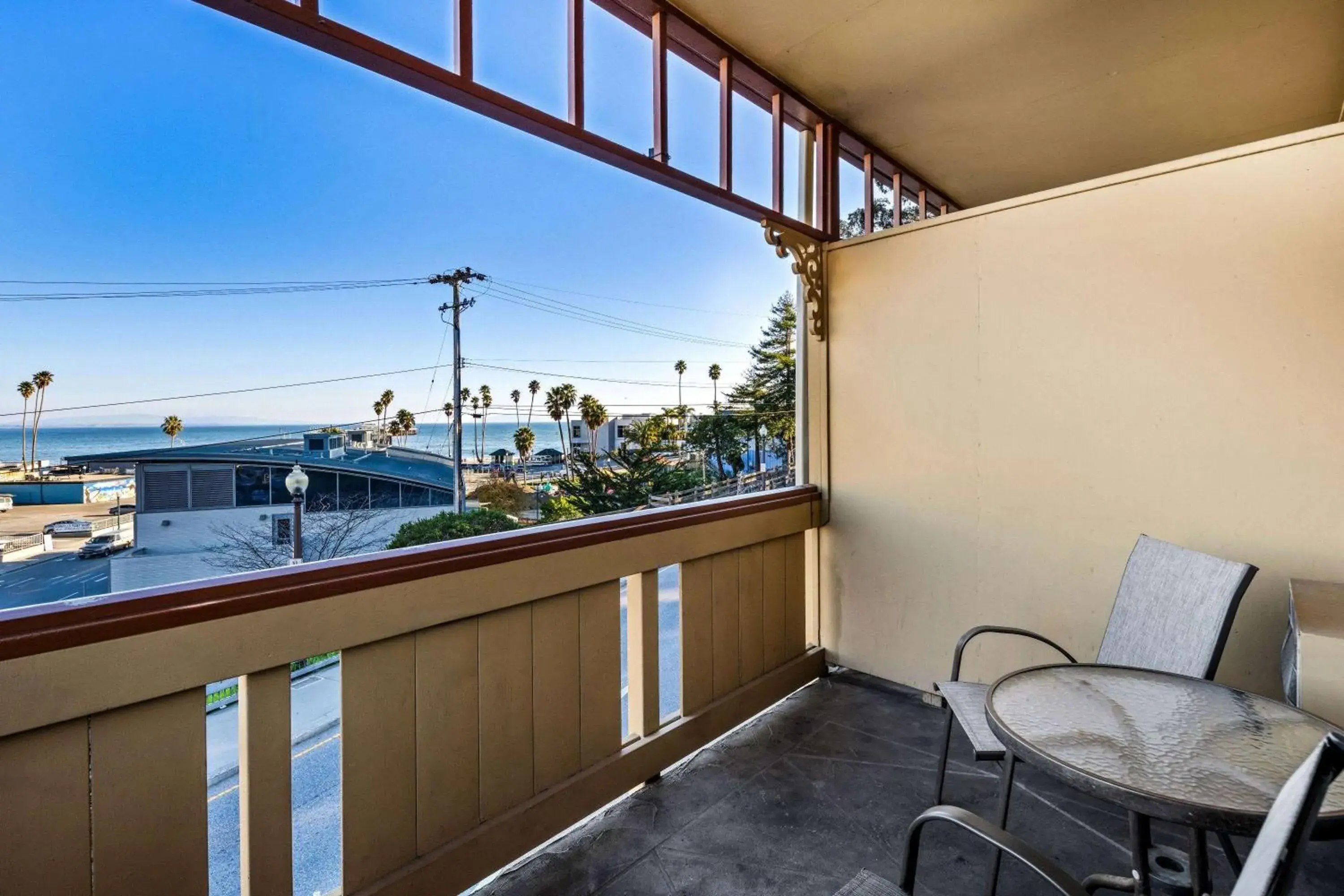 Business Queen Room with Two Queen Beds and Ocean View - Non-Smoking in Howard Johnson by Wyndham Santa Cruz Business Queen Room with Two Queen Beds and Ocean View - Non-Smoking in Howard Johnson by Wyndham Santa Cruz
