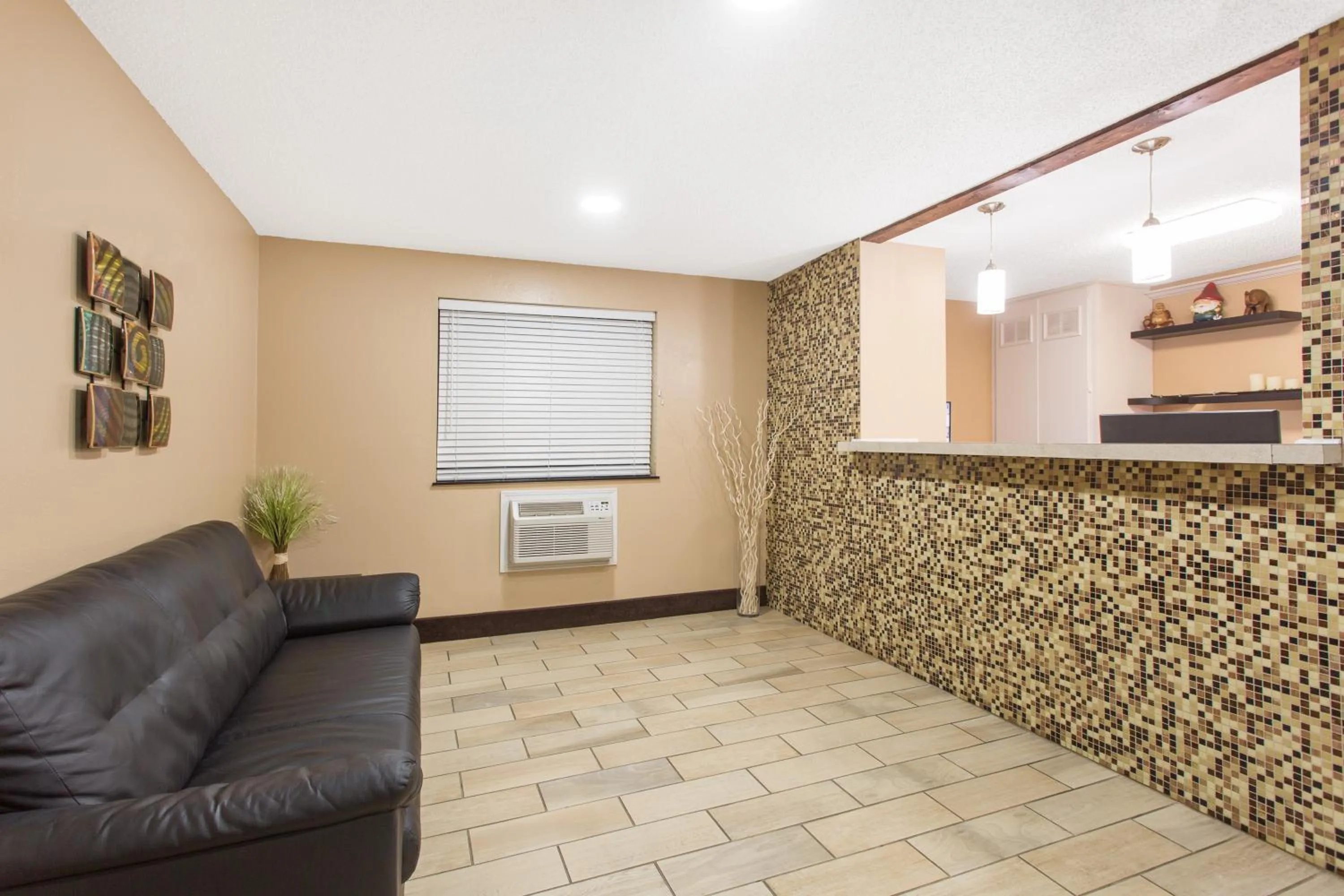 Lobby or reception in Super 8 by Wyndham Columbus Airport