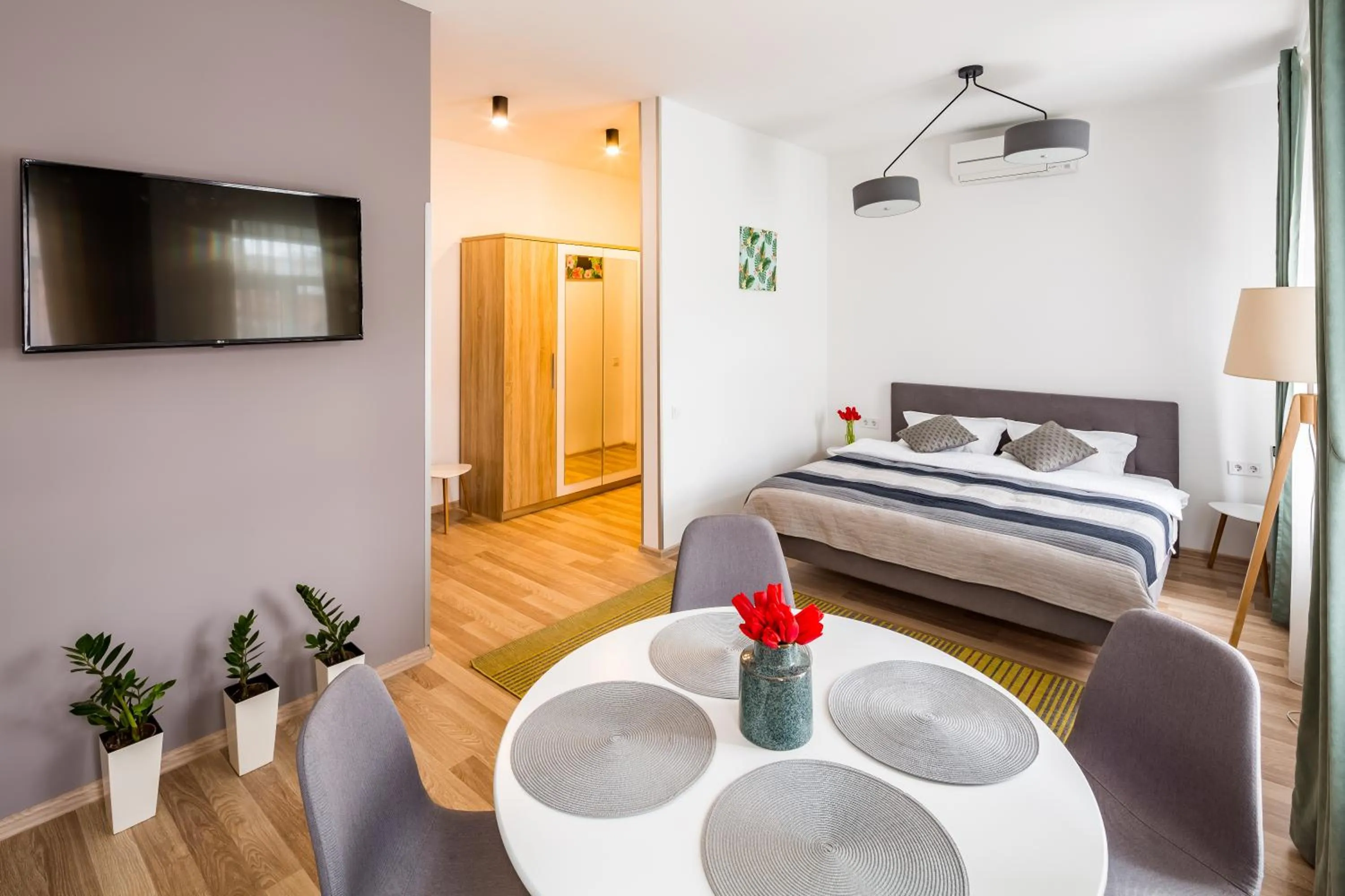 Bedroom, Bed in Apart Hotel Code 10