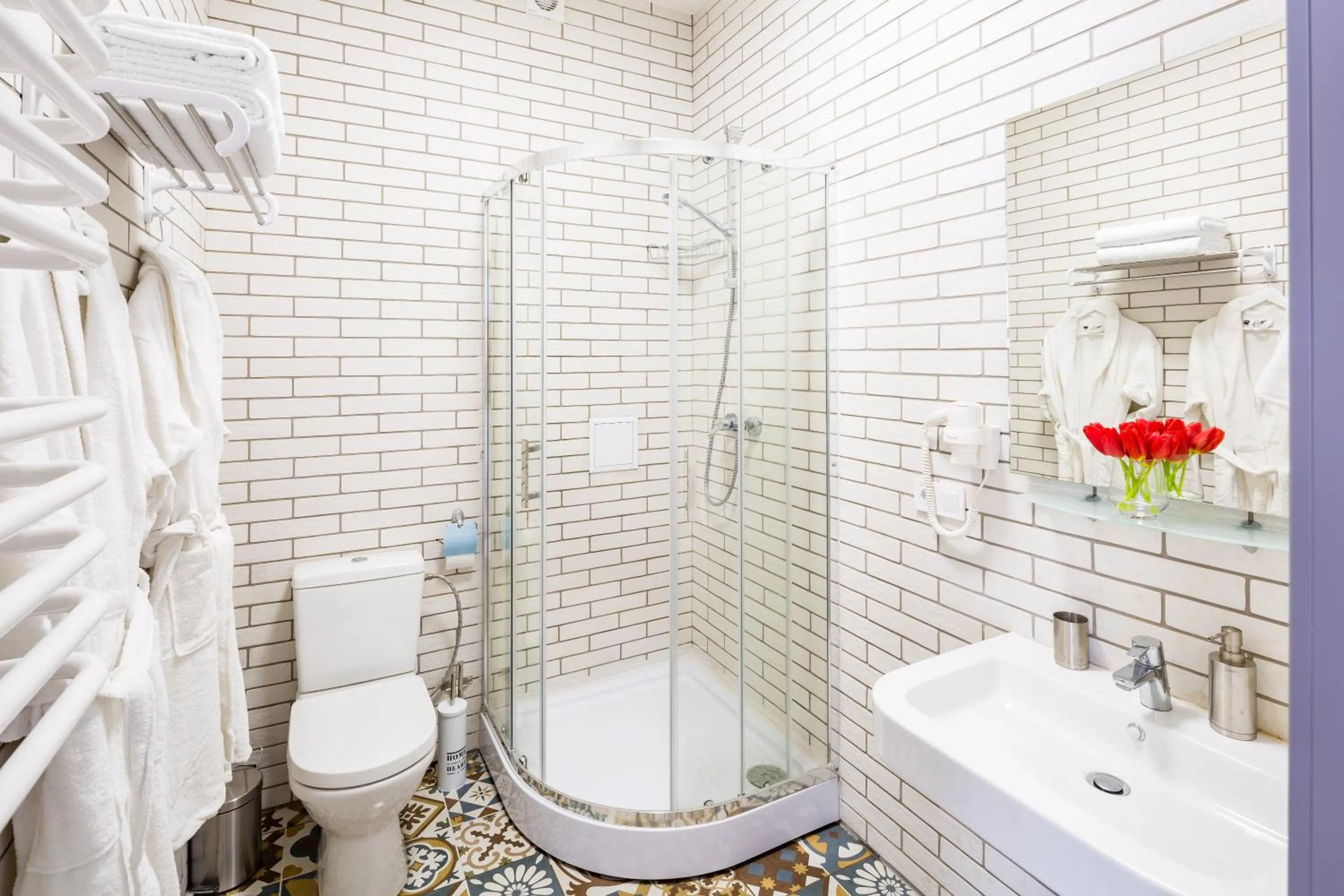 Shower in Apart Hotel Code 10