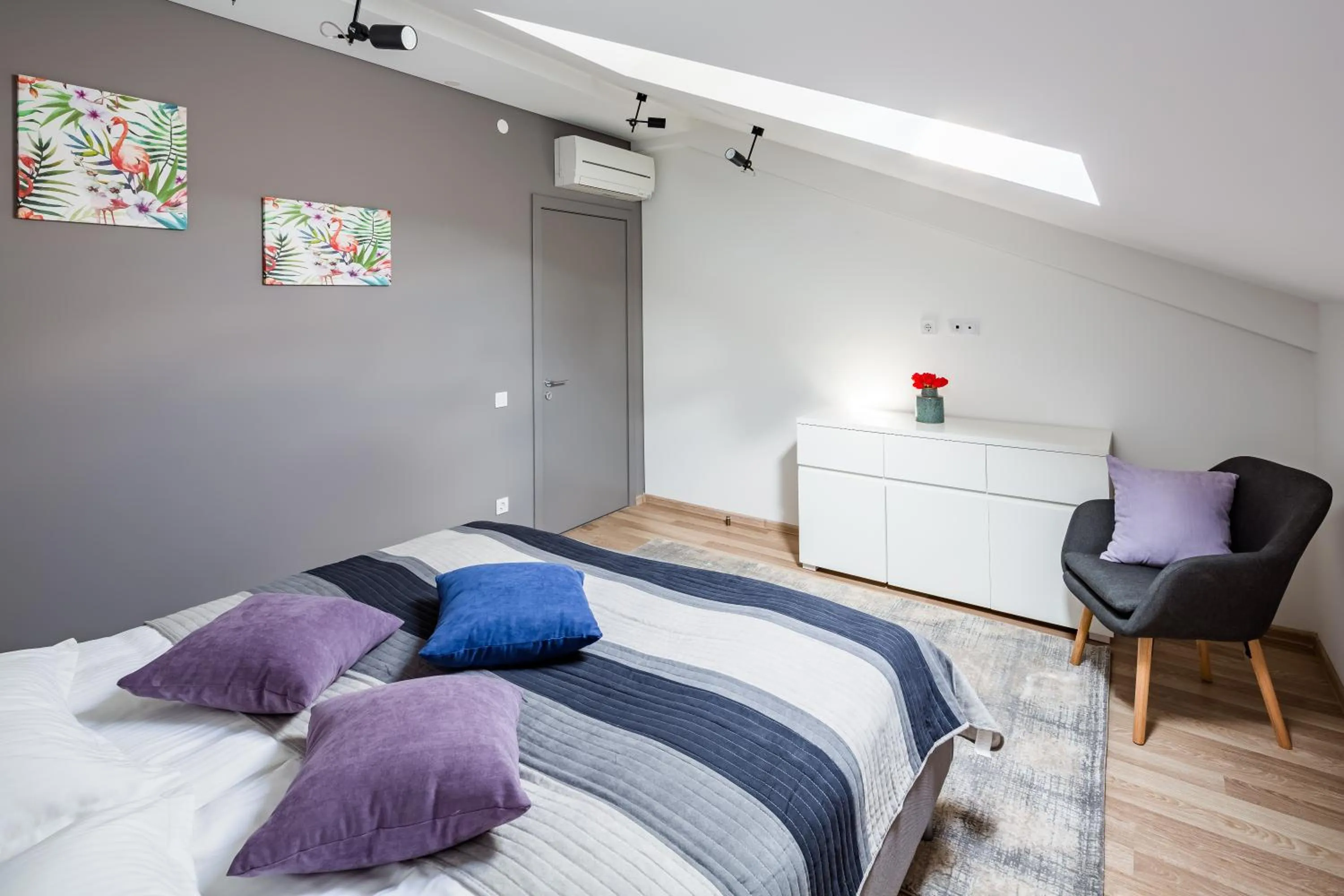 Bedroom, Bed in Apart Hotel Code 10