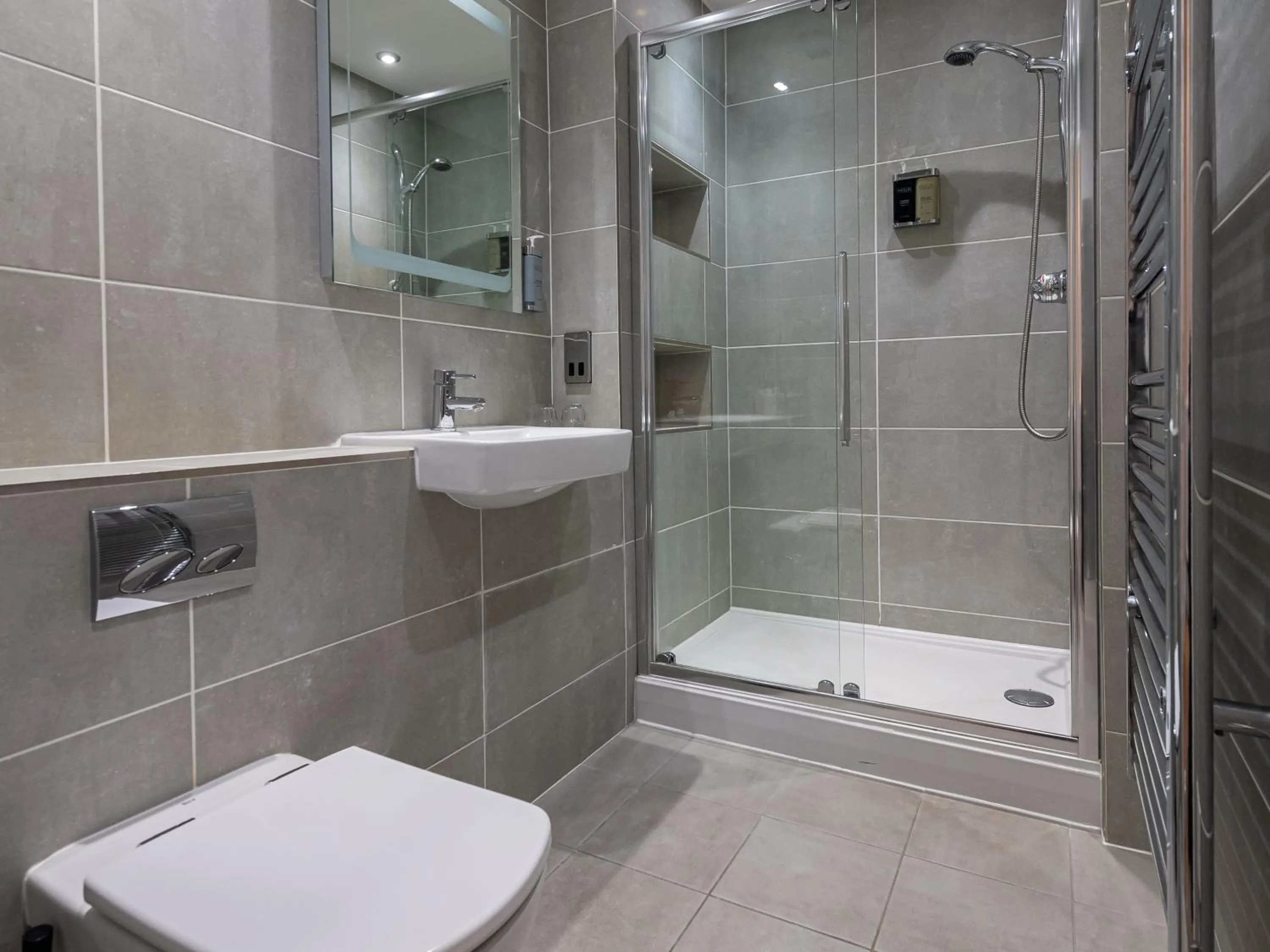 Shower in The Royal & Fortescue Hotel