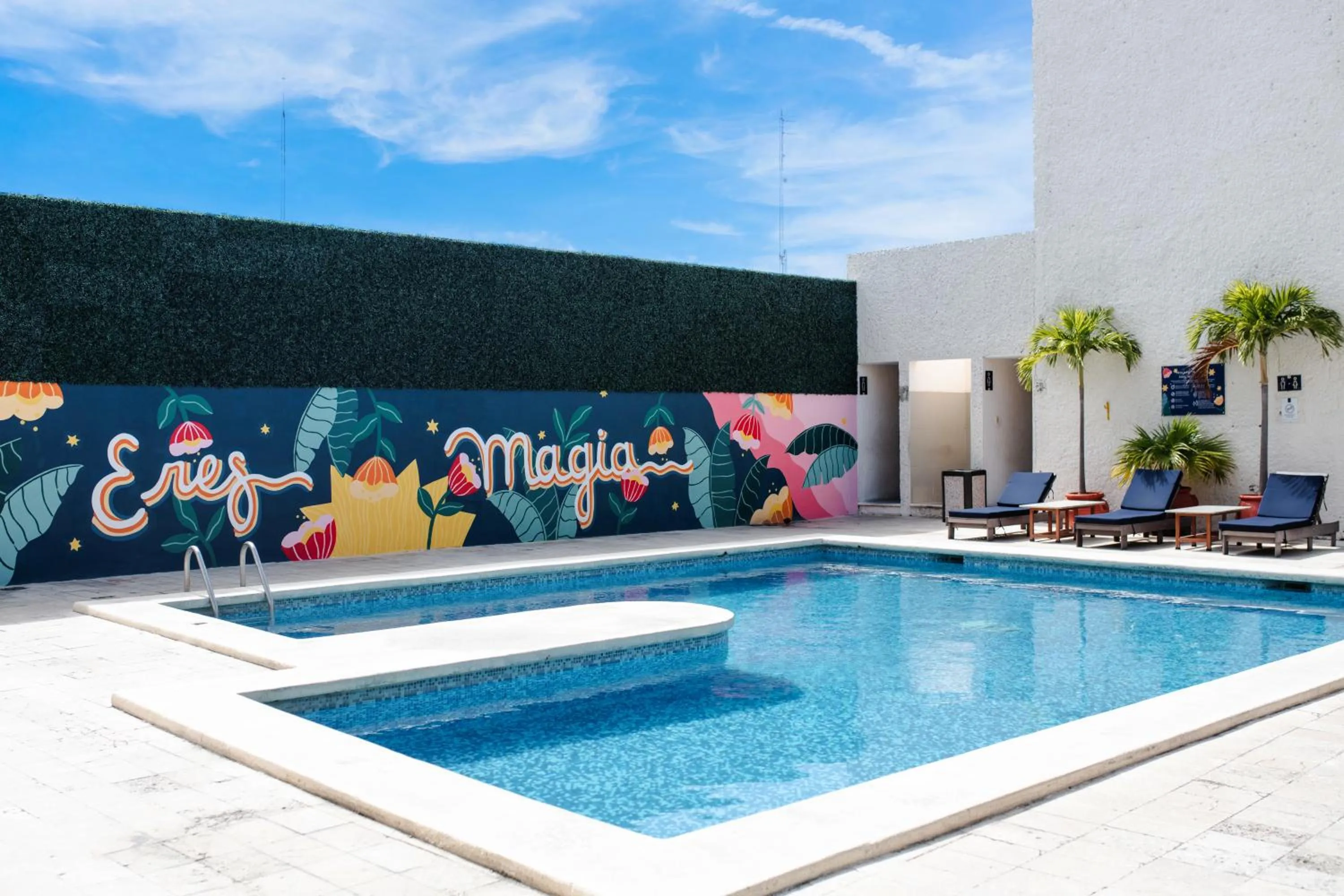 Swimming pool in Hotel Los Aluxes