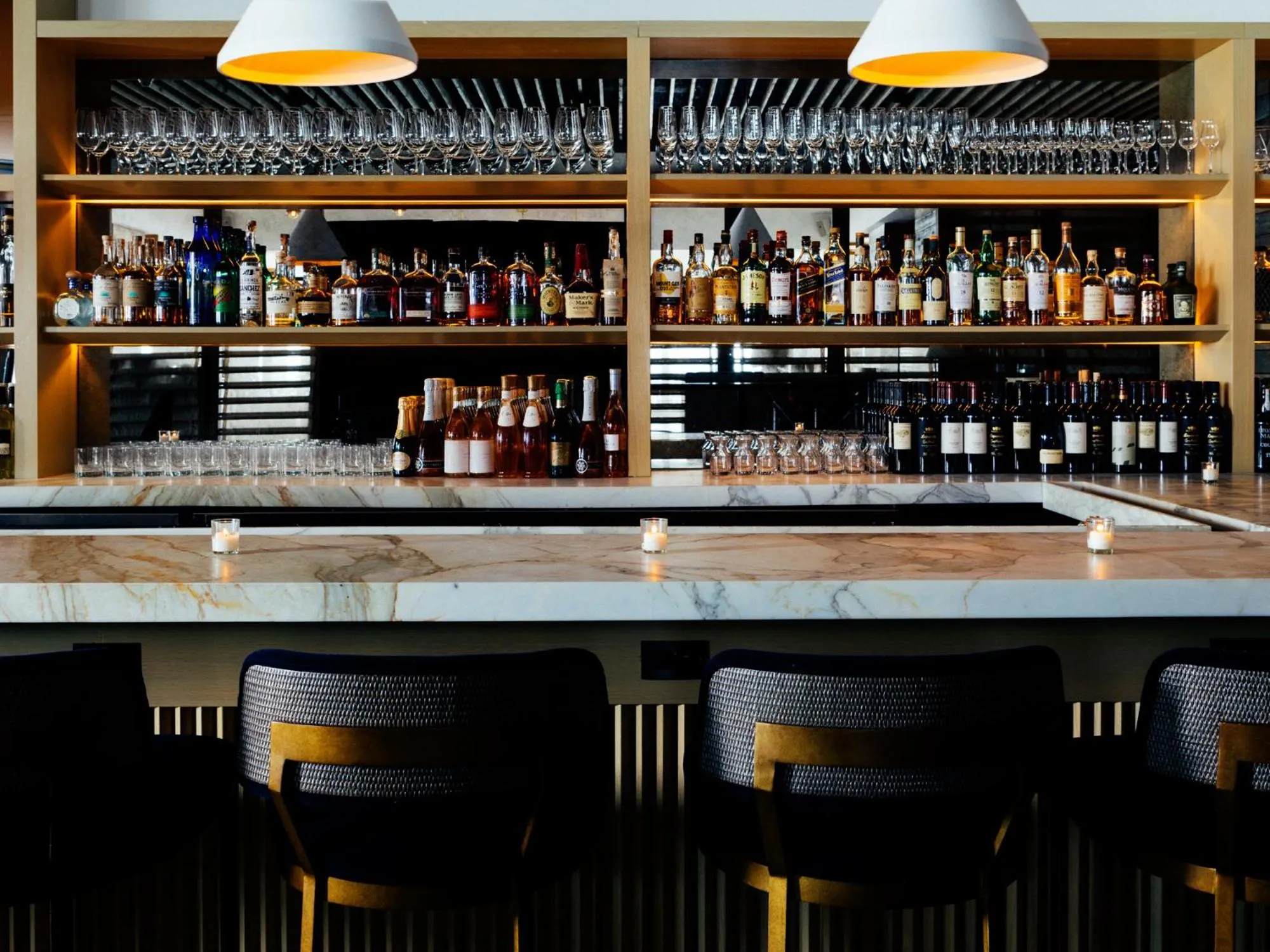 Lounge or bar in Gurney's Montauk Resort & Seawater Spa