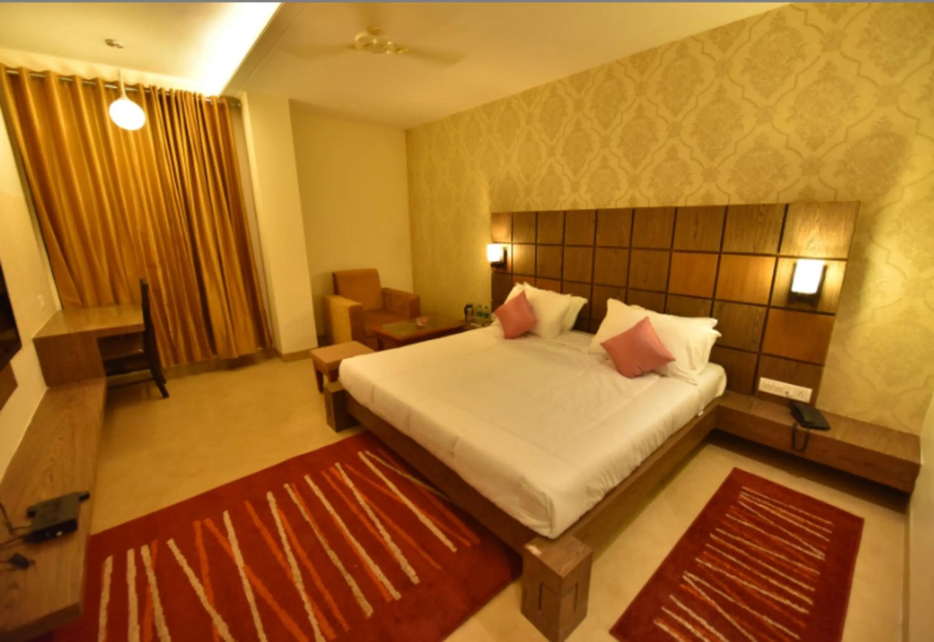 Bedroom in Hotel Kanha’s Palm Springs