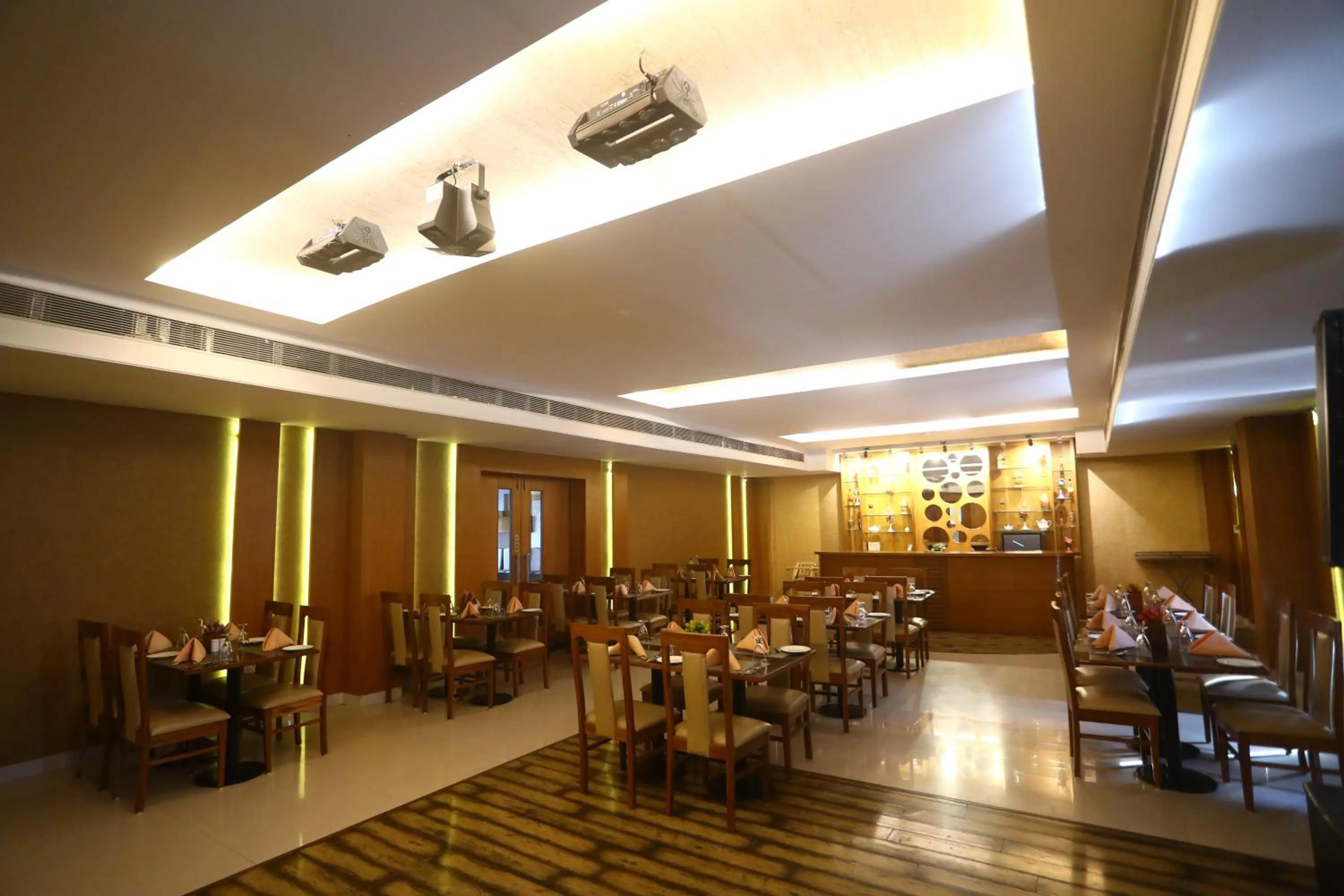 Restaurant/places to eat in Hotel Kanha’s Palm Springs