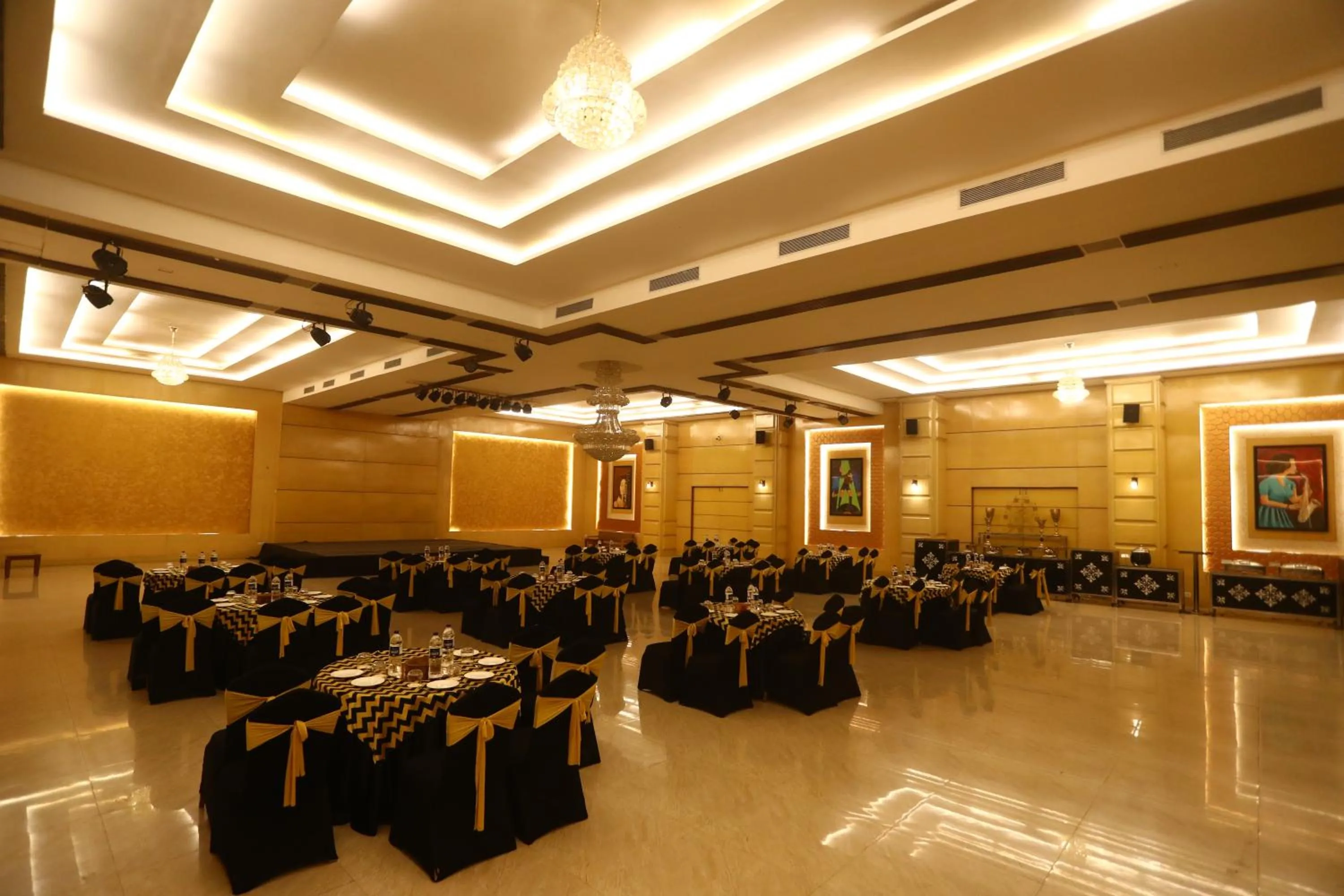 Restaurant/places to eat in Hotel Kanha’s Palm Springs