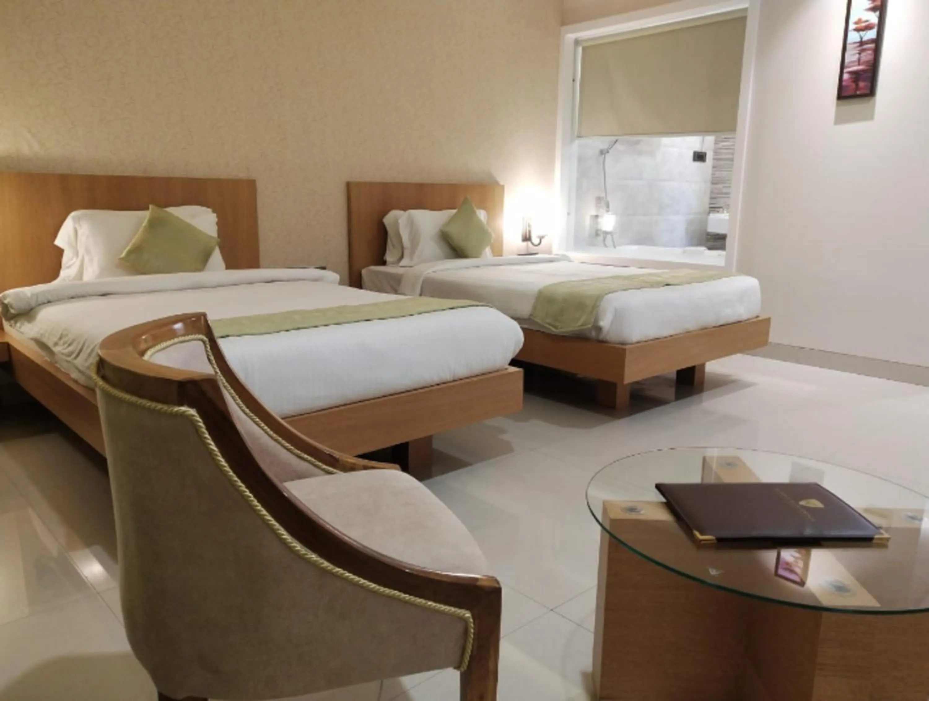 Bedroom in Hotel Kanha’s Palm Springs