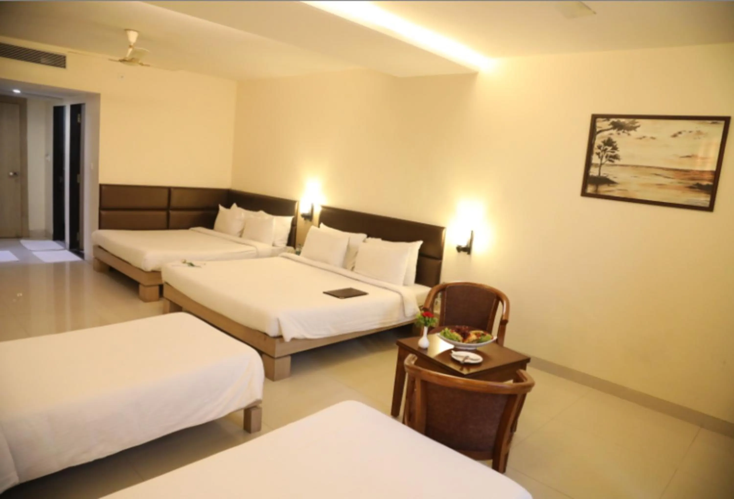 Bed in Hotel Kanha’s Palm Springs