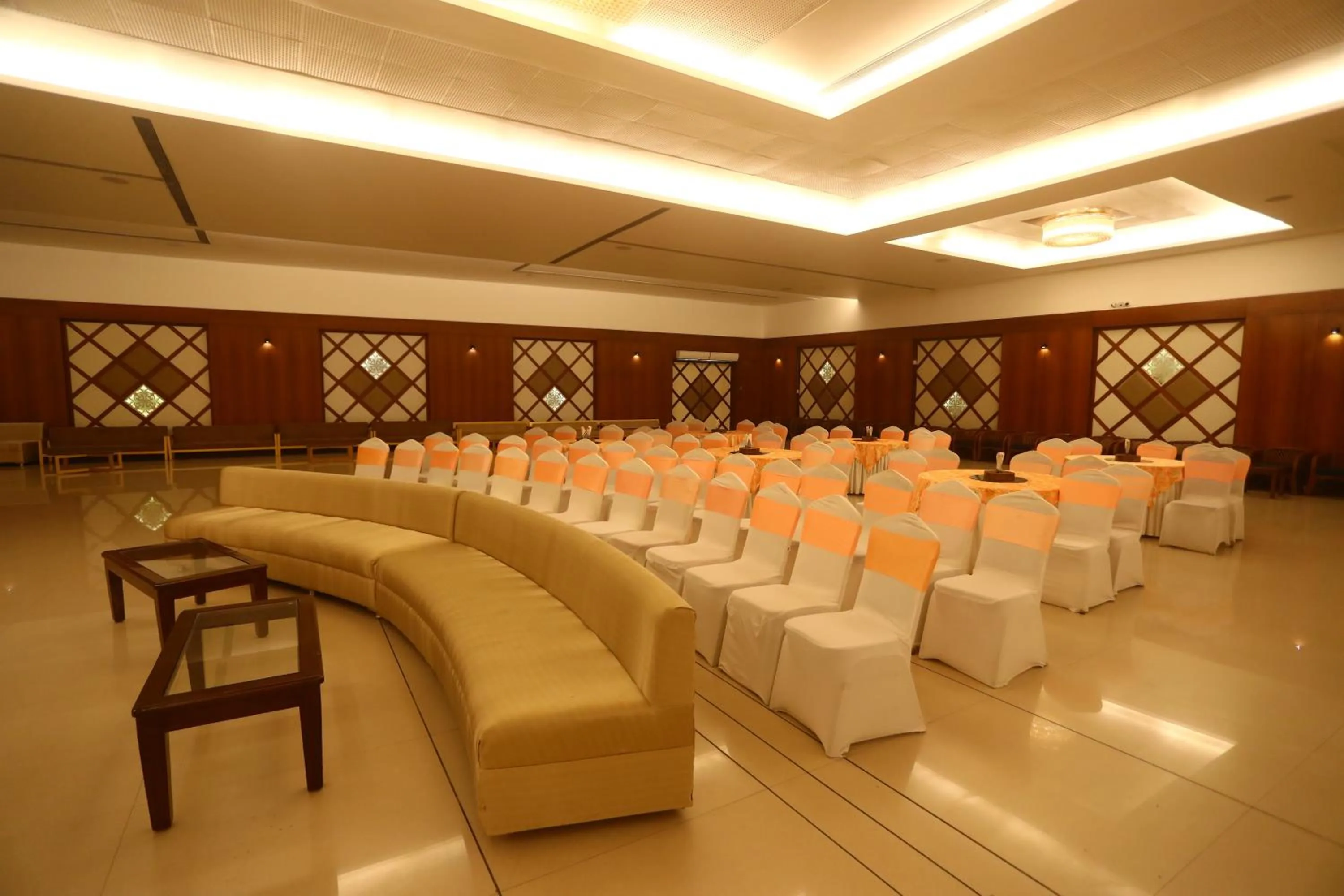 Banquet/Function facilities in Hotel Kanha’s Palm Springs
